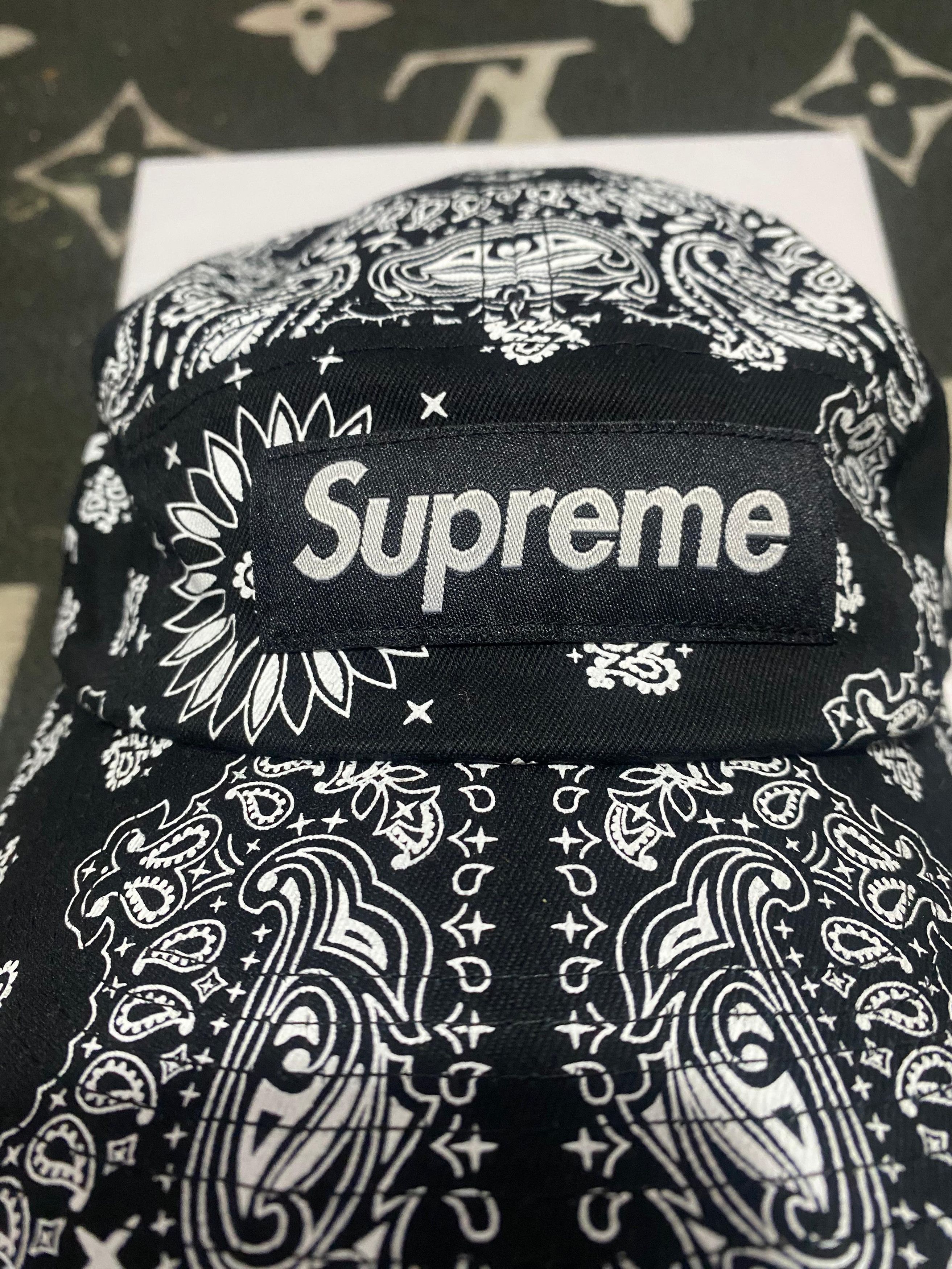 Supreme Supreme bandana hats Size 32 - 2 Thumbnail