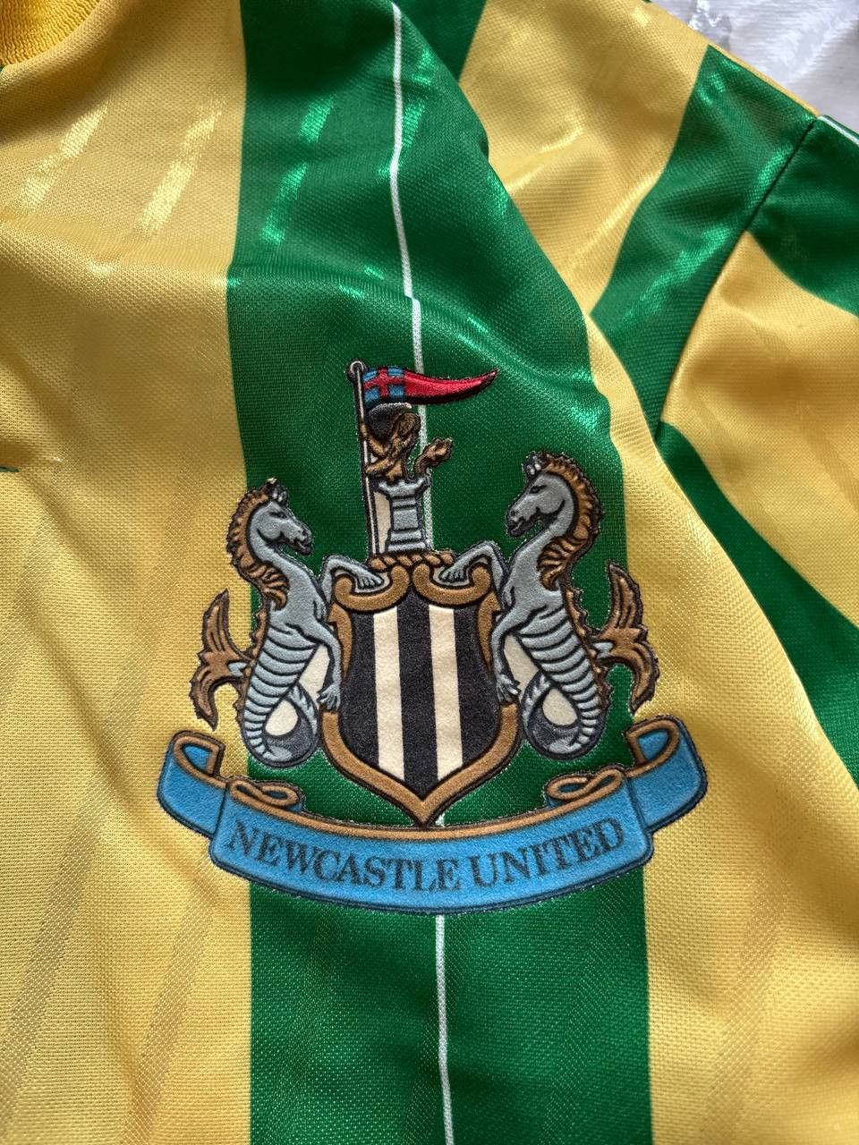 Umbro Newcastle United 1988-1990 Soccer Jersey Size US M / EU 48-50 / 2 - 3 Thumbnail
