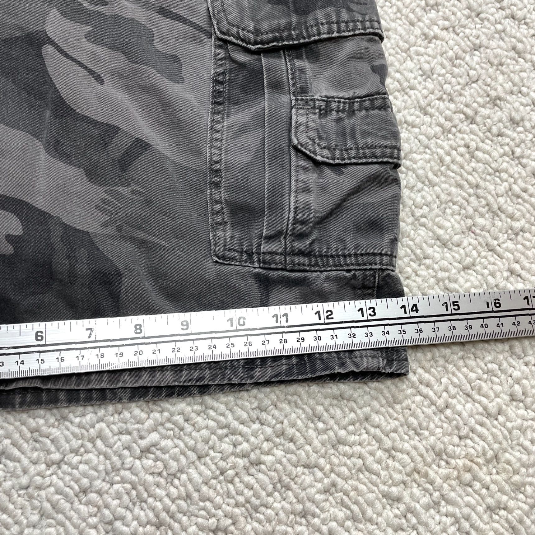 Wrangler Wrangler Cargo Shorts Mens 44 Gray Camo Camoflauge Pockets 9.5" Inseam Adult Size US 43 - 3 Thumbnail