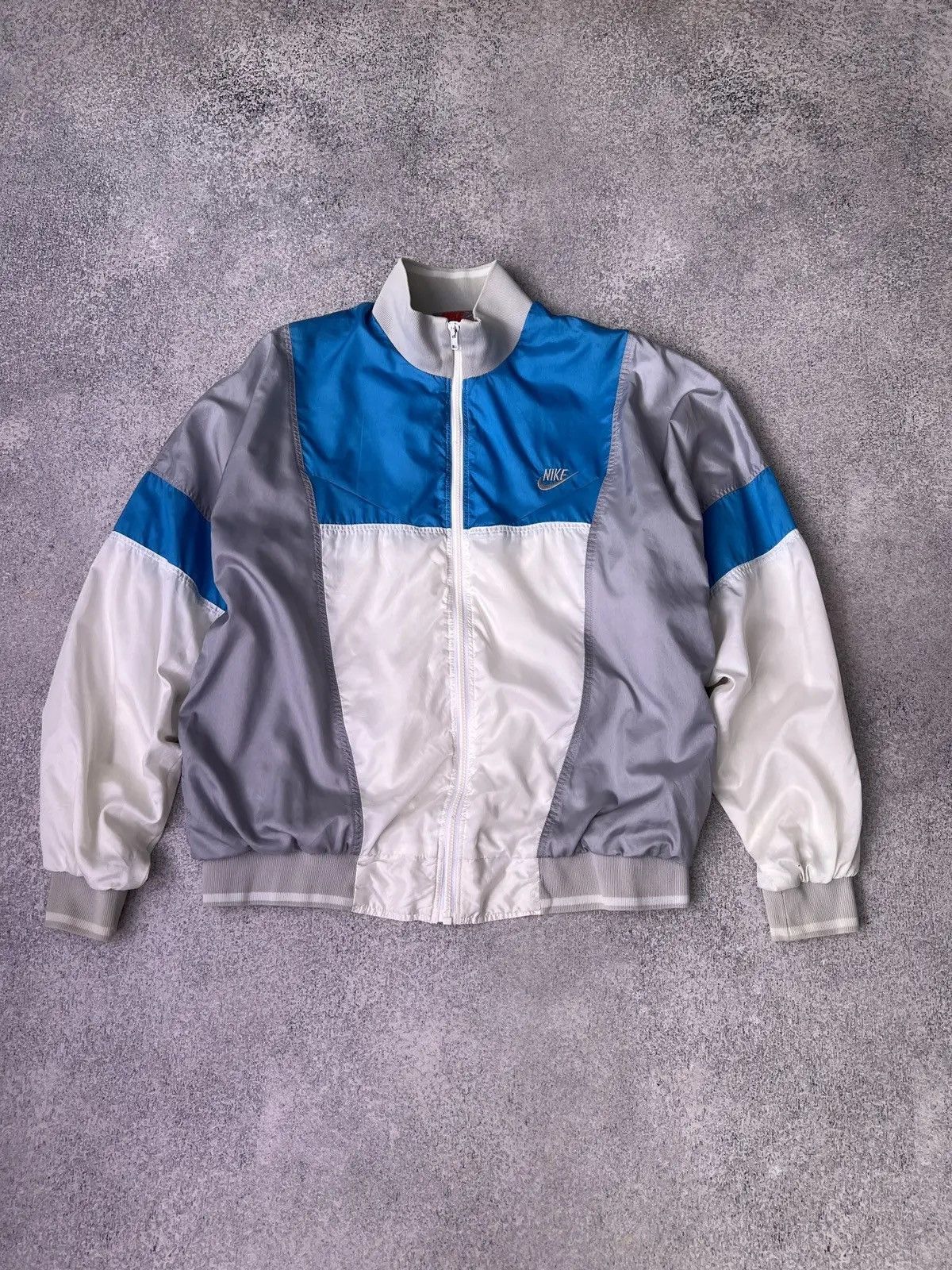 Nike × Vintage NIKE Windbreaker Jacket Coat Vintage 1980s Windrunner Retro Size US L / EU 52-54 / 3 - 1 Thumbnail