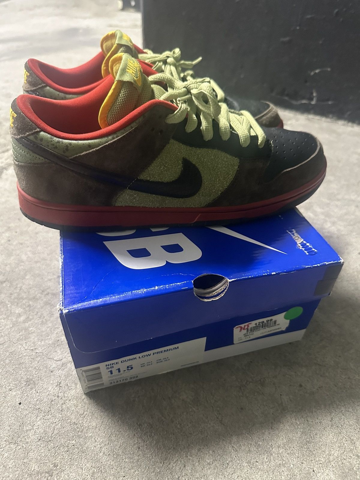 Nike 2009 Nike SB Dunk Low “Asparagus” Size US 11.5 / EU 44-45 - 7 Thumbnail