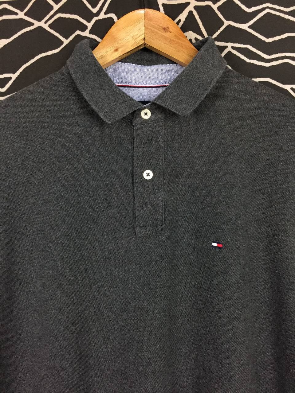 Tommy Hilfiger Tommy Hilfiger Embroidered Logo Casual Polo Shirt Size US L / EU 52-54 / 3 - 3 Thumbnail
