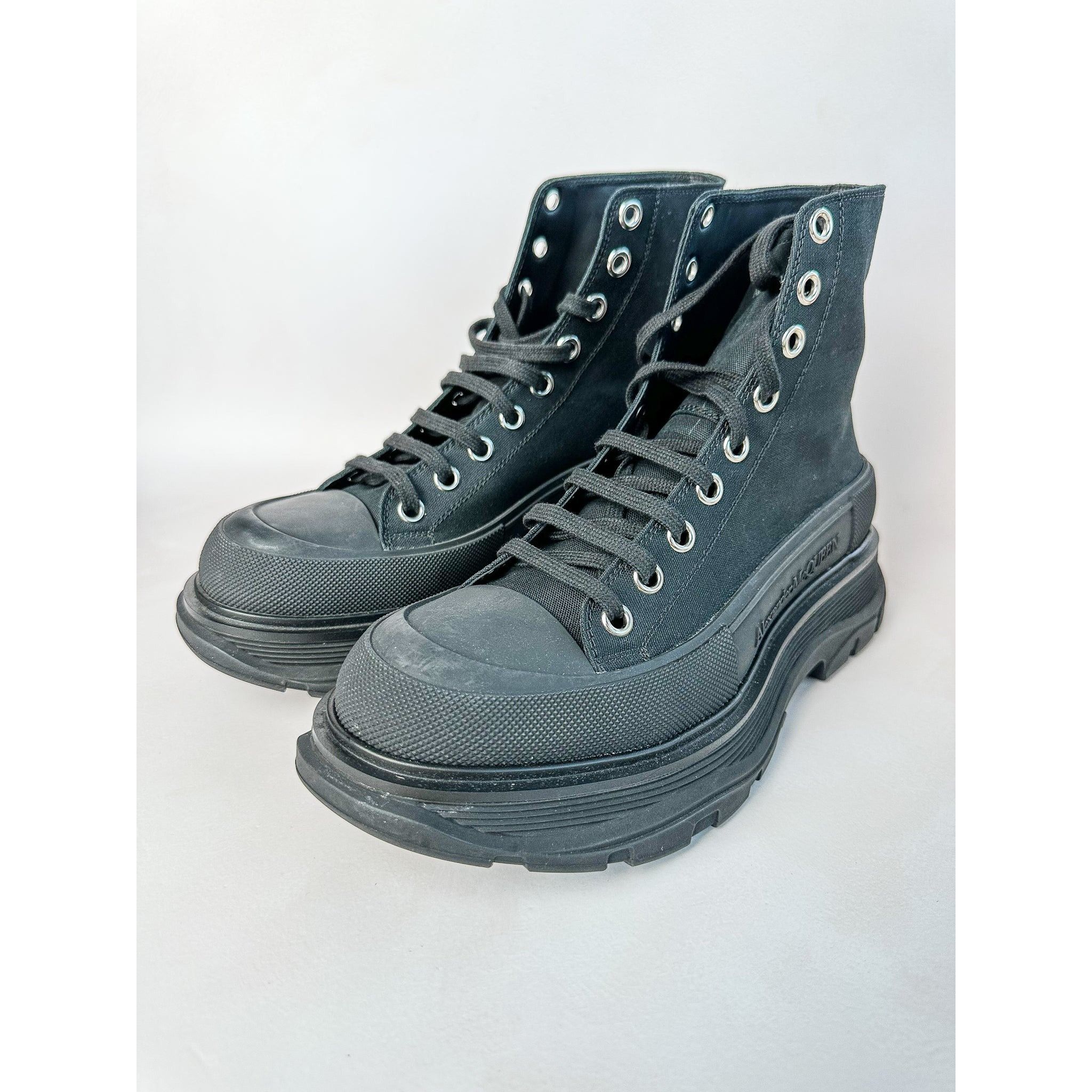 Alexander McQueen Alexander McQueen Black Alex Tread Slick Hi Sneaker Boots Size US 10 / IT 40 - 2 Thumbnail