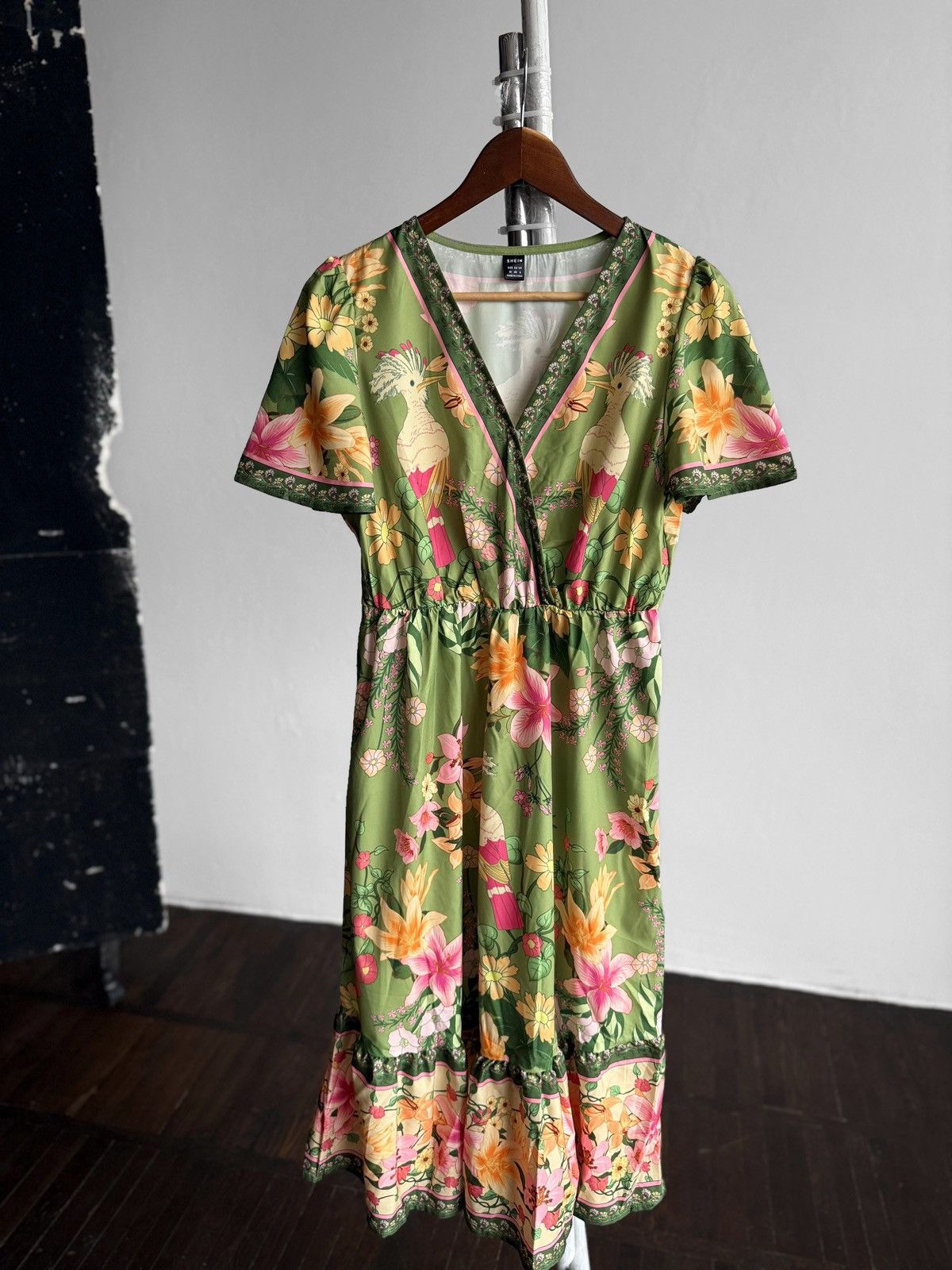 Shein Shein Travachic Floral Print V-Neck Short Sleeve Midi Dress Size M / US 6-8 / IT 42-44 - 5 Thumbnail