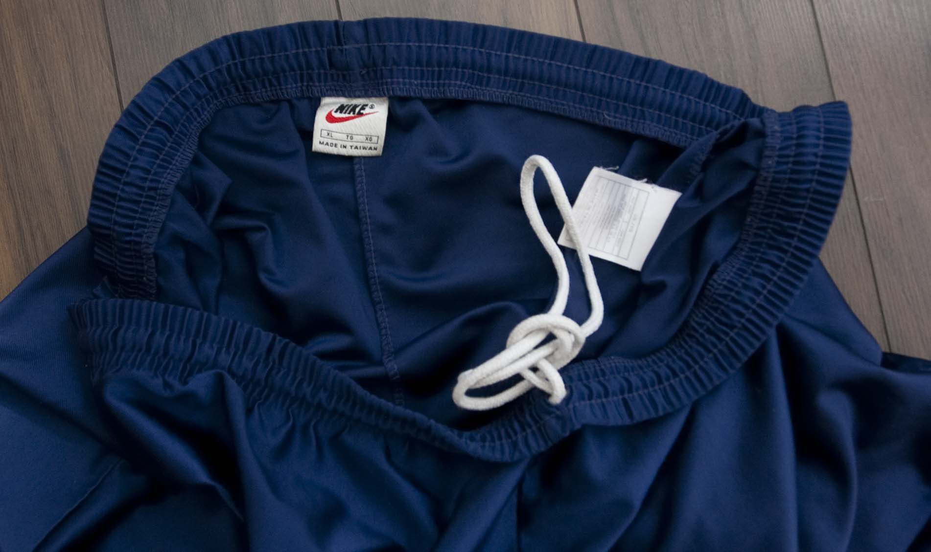 Nike × Vintage Nike Shorts 90s Vintage Size XL /37 Shiny Dark Blue Size US 37 - 4 Thumbnail
