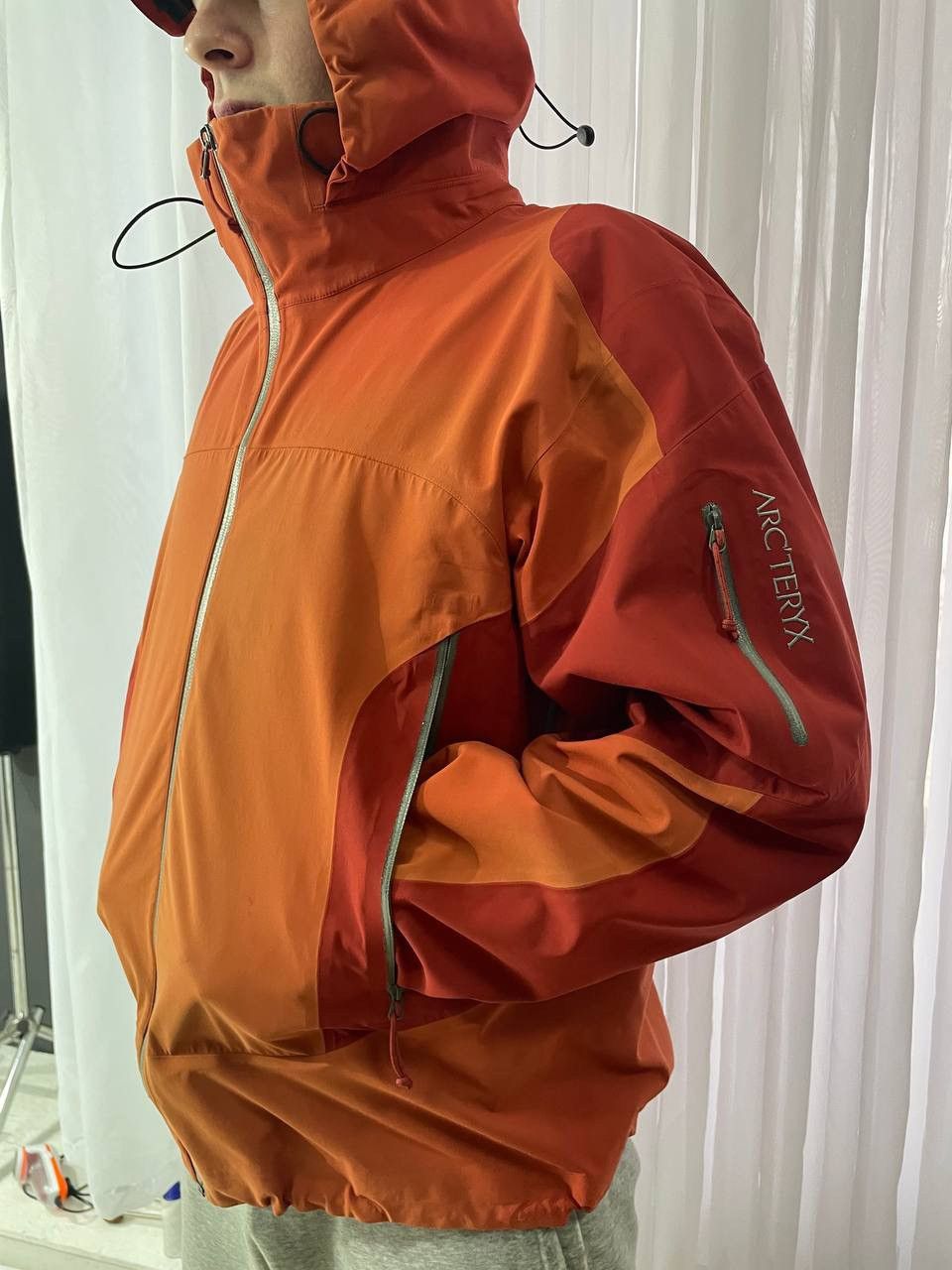 Women's retro orders Arc'teryx Gore-Tex rain jacket hardshell size M orange