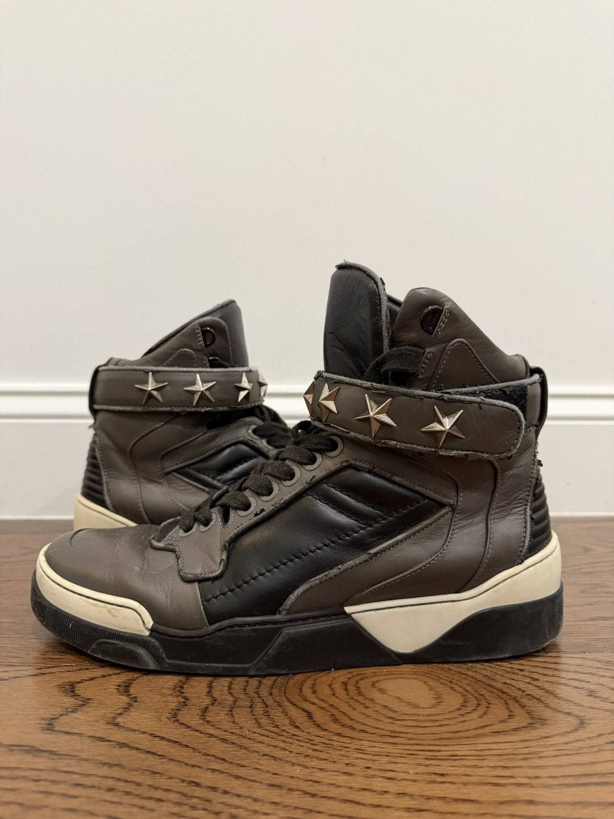 Givenchy Givenchy Tyson Star Grey Leather High Top Sneakers | Grailed