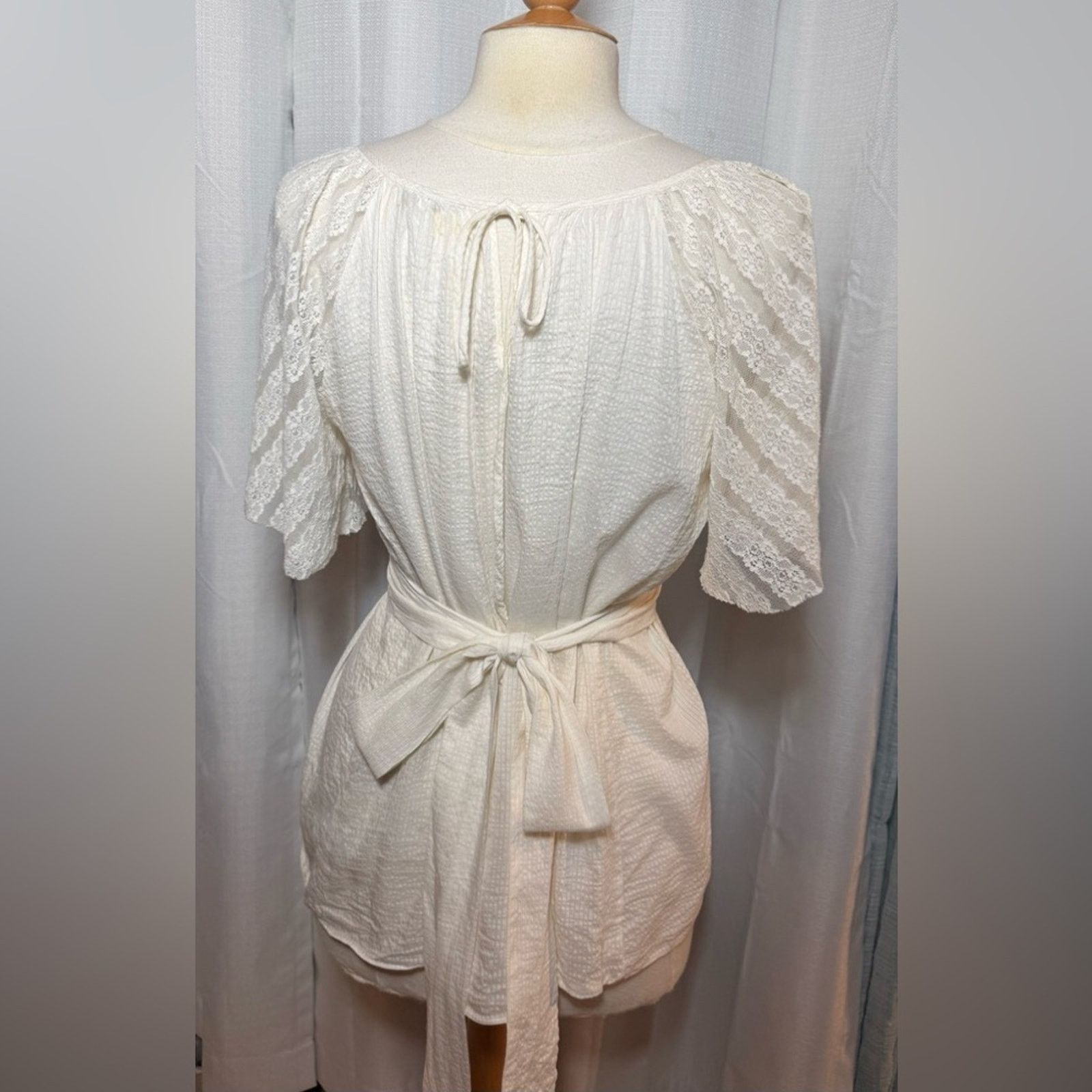 & Other Stories Chic White Lace Flutter Sleeve Blouse Size L / US 10 / IT 46 - 4 Thumbnail