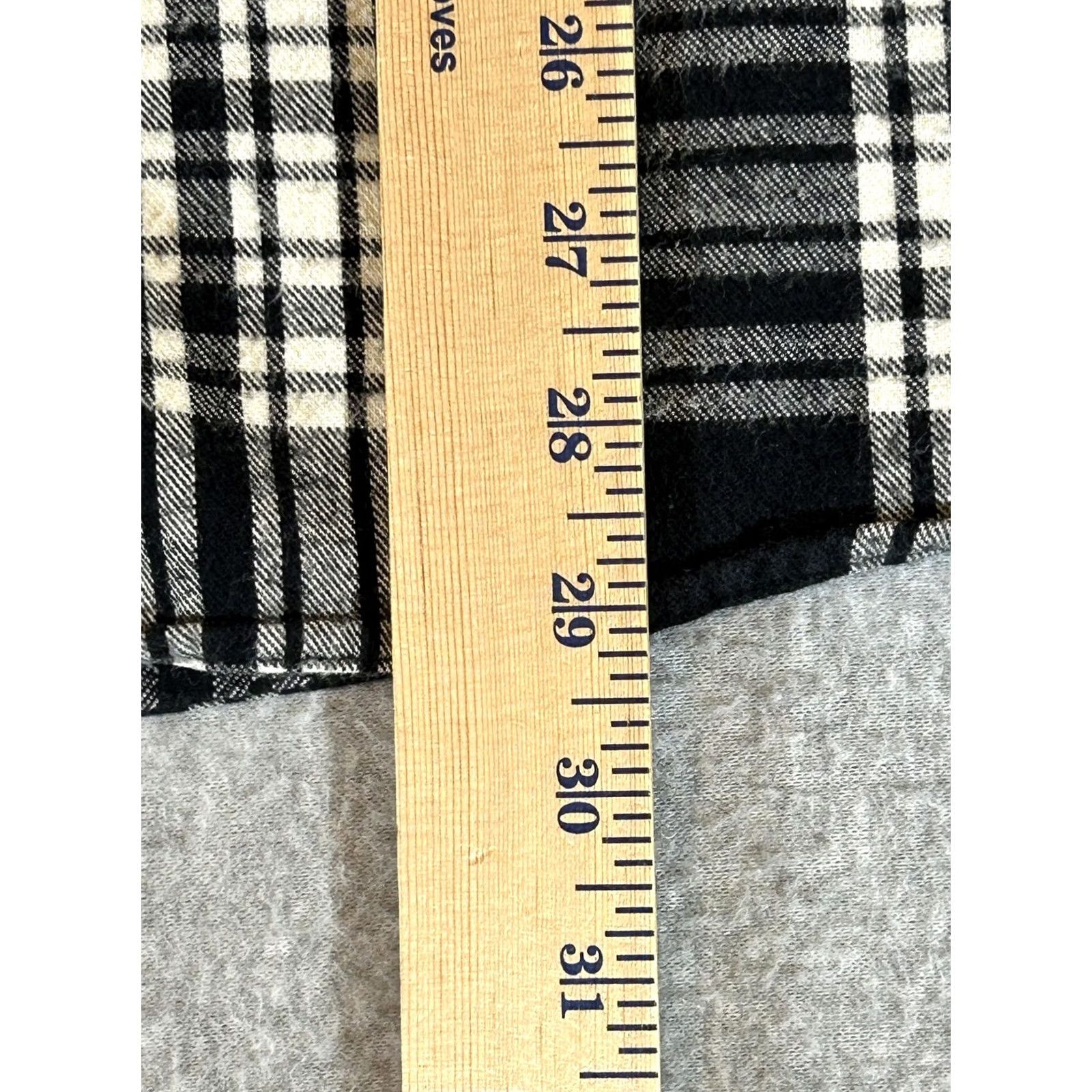 Vintage VINTAGE LL Bean Flannel Shirt Mens XL Black Plaid Button Long Sleeve Outdoor Workwear Size US XL / EU 56 / 4 - 6 Thumbnail