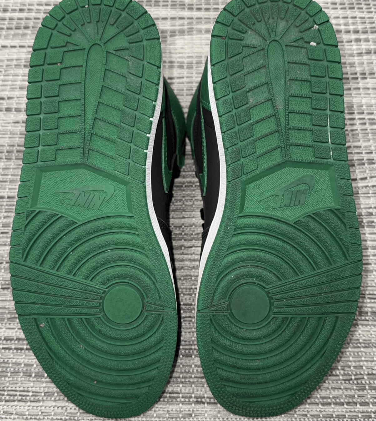 Jordan Brand Air Jordan 1 "Pine Green 2.0" Size US 8.5 / EU 41-42 - 4 Thumbnail