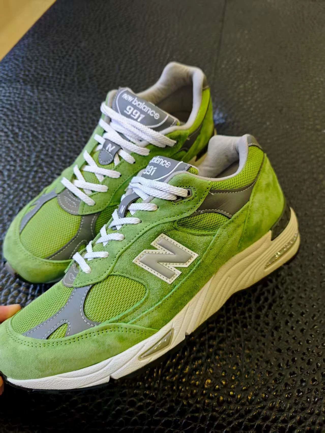 New Balance New Balance 991 Men's Green UK-Made Low-Top Running Shoes Size US 10 / EU 43 - 2 Thumbnail