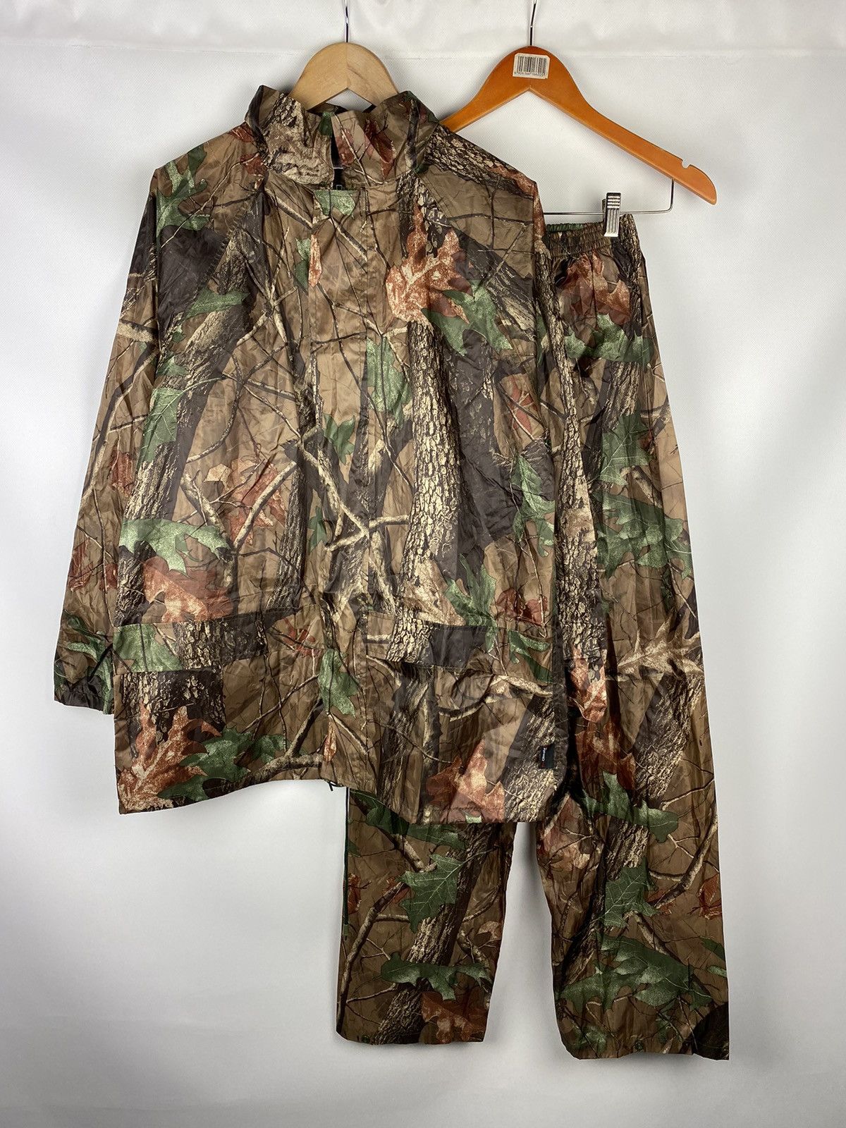 image of Realtree Pro Climate Real Tree Camo Hunting Suit Jacket Pants, Men's (Size Medium)