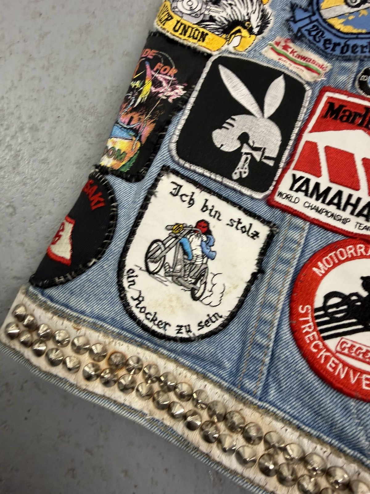 Vintage Biker Gang 80s 51States Cut Embroidered Studded Patched Vest Size US L / EU 52-54 / 3 - 24 Thumbnail