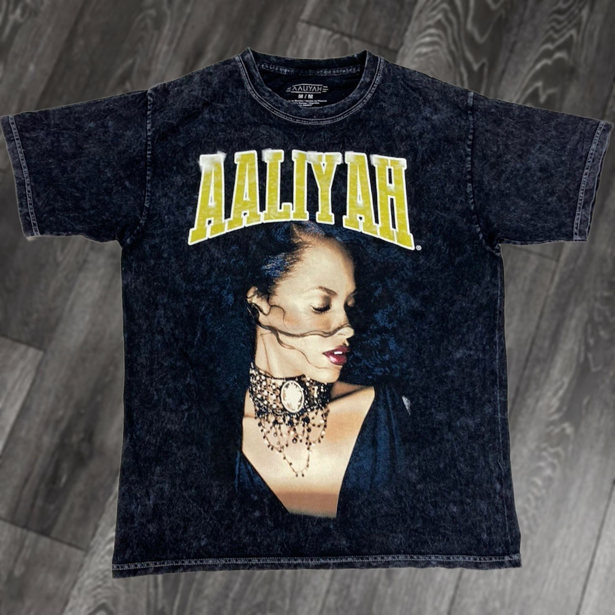 Vintage VINTAGE Aaliyah Graphic T-shirt Women Medium Black Acid Wash Music Shirt Size M / US 6-8 / IT 42-44 - 1 Thumbnail