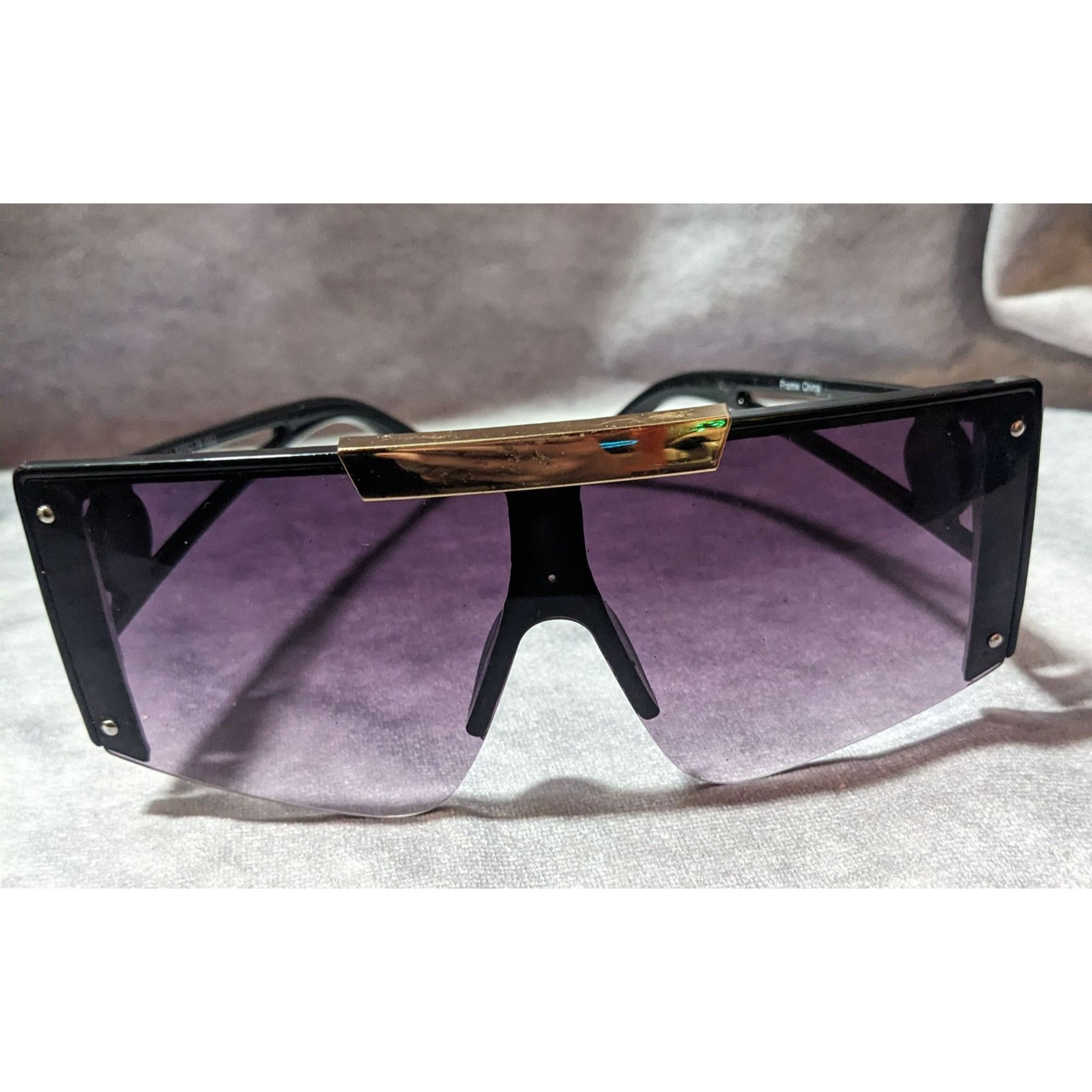 Other Black And Gold Chunky Futuristic Shield Lens Sunglasses Size ONE SIZE - 1 Thumbnail
