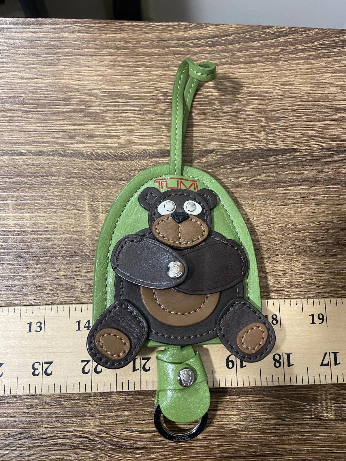 Tumi Rare cute Tumi green leather brown bear keychain bag charm Size ONE SIZE - 8 Thumbnail
