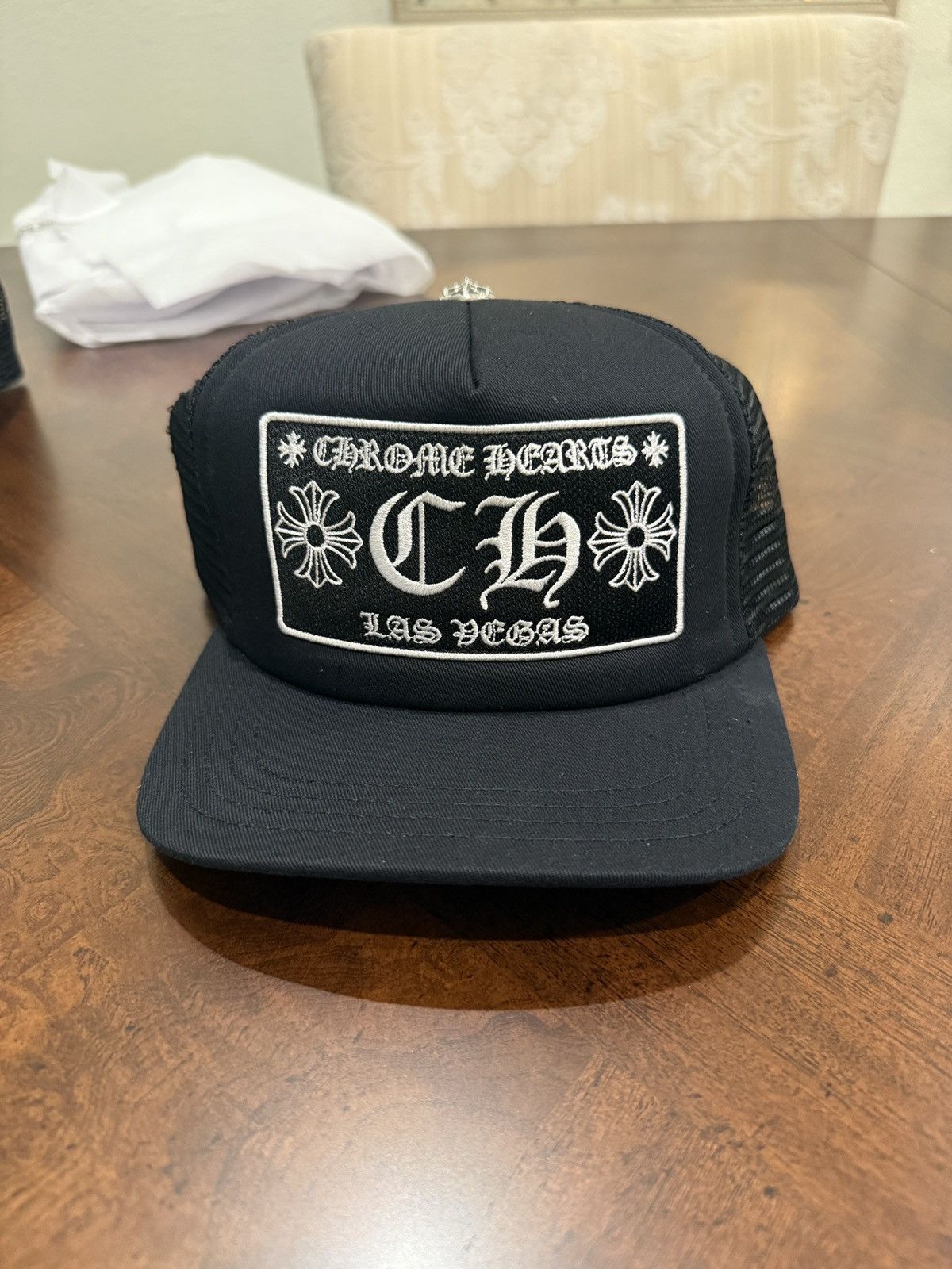 【人気/関税/送料込み】 Chrome Hearts CH Las Vegas Trucker Ha Chrome Hearts CH Las Vegas Trucker Hat Black/Black - US