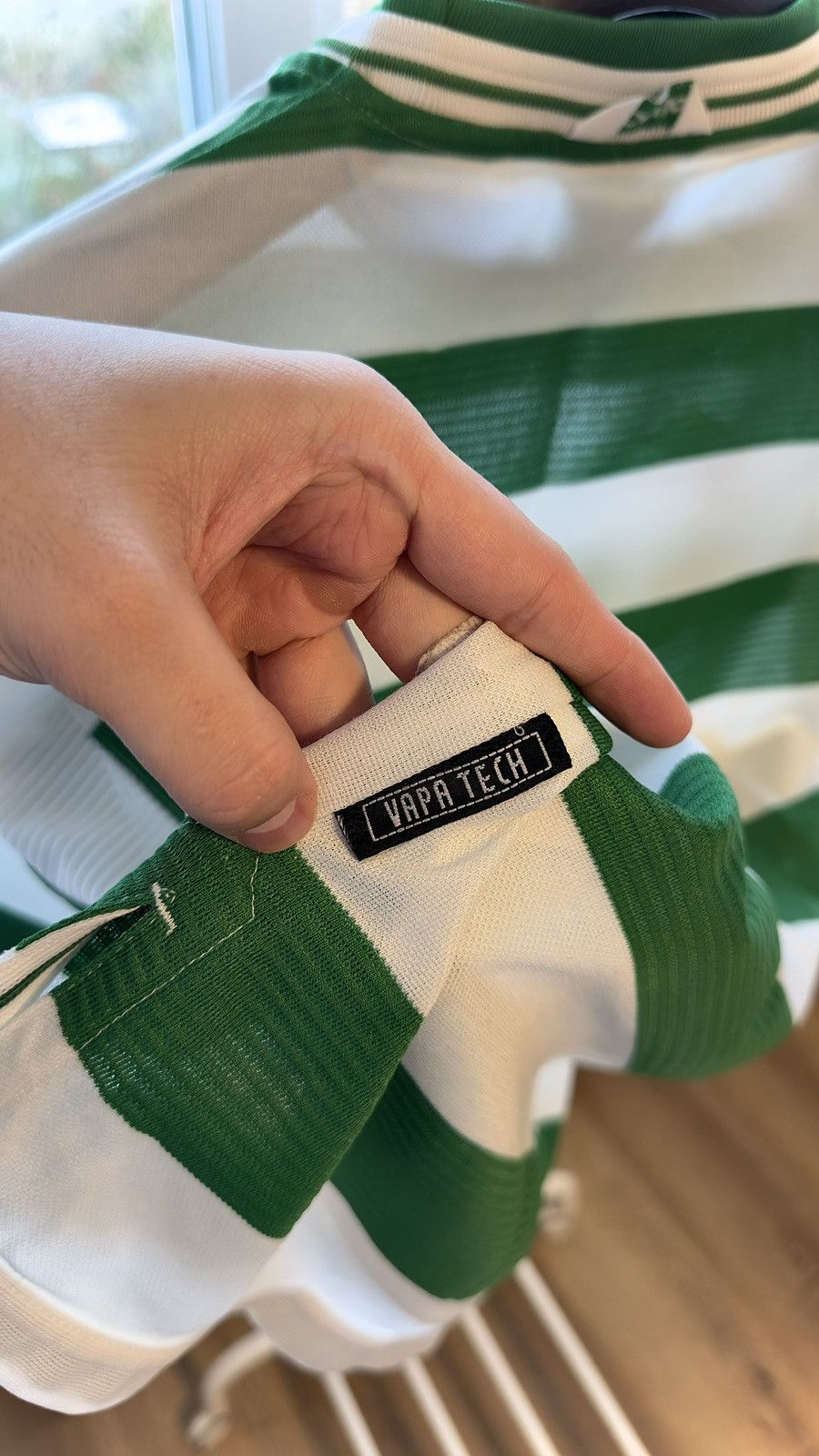 Umbro CELTIC GLASGOW 2001/02 SIZE S UMBRO SHIRT TRICOT Size US S / EU 44-46 / 1 - 3 Thumbnail