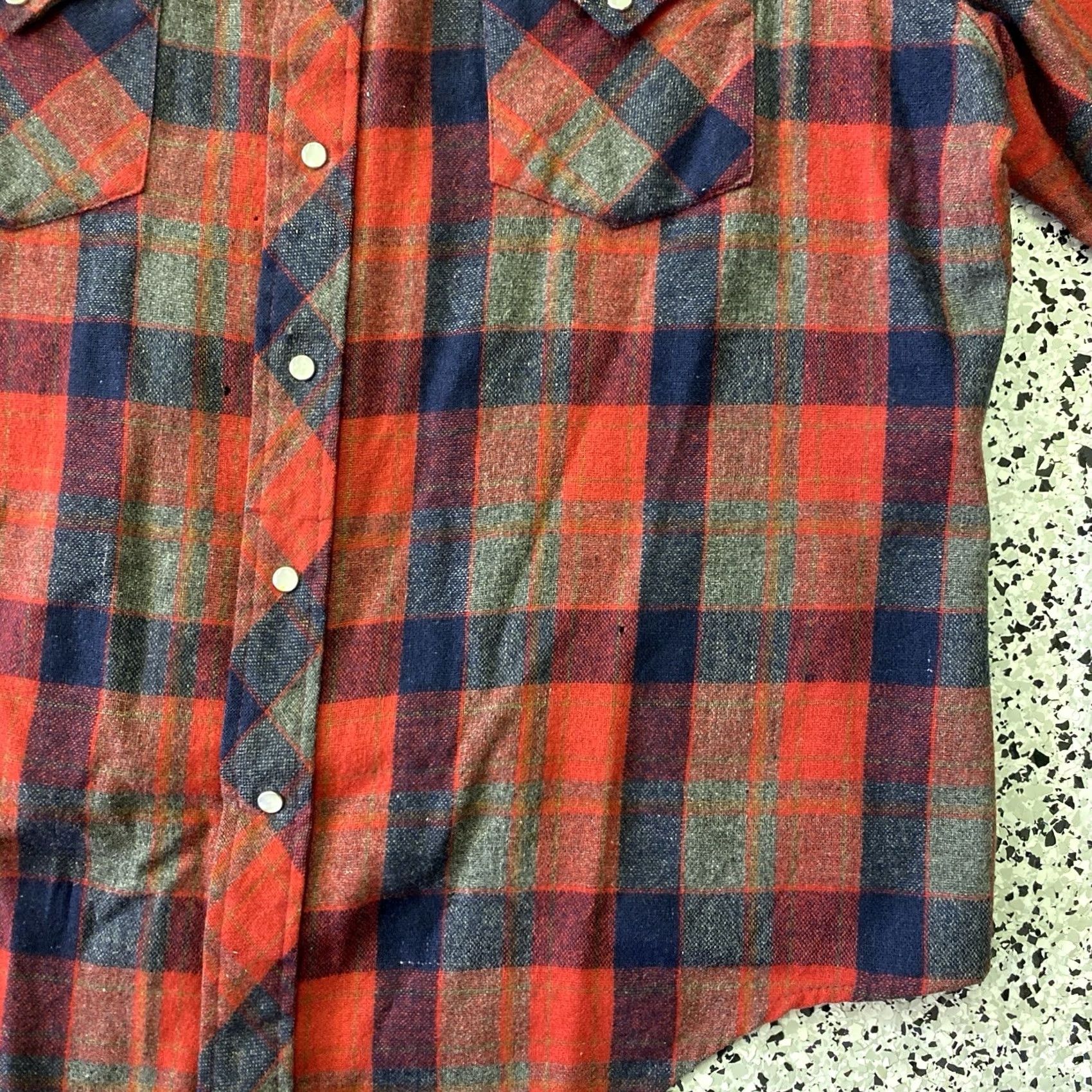Vintage VINTAGE K-mart Plaid Wool Blend Pearl Snap Flannel Shirt Mens Large Size L Red Button-Up Short description: see pictures for holes Size US L / EU 52-54 / 3 - 2 Thumbnail