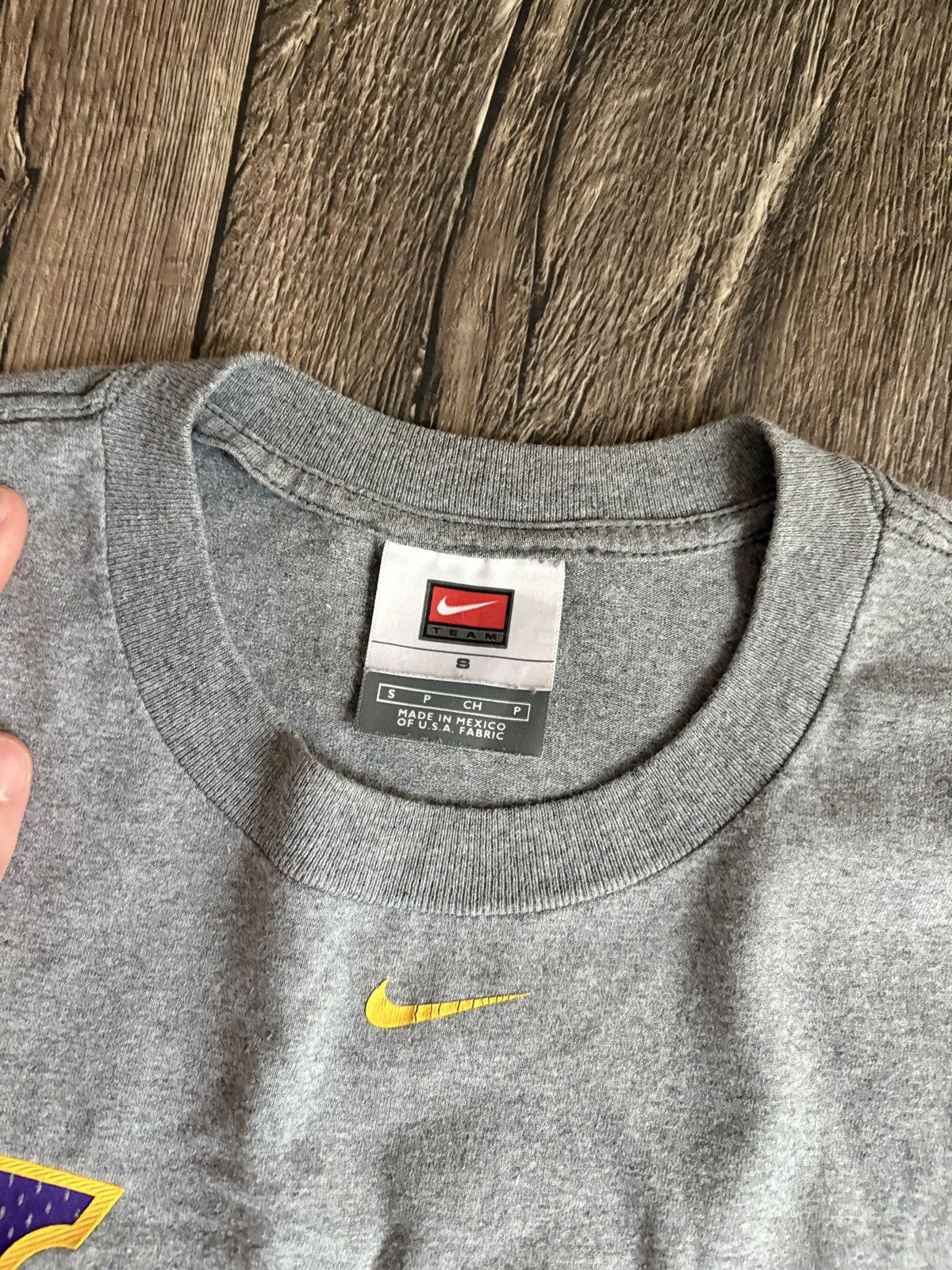 Nike Vintage 2000s Nike Team Los Angeles Lakers #34 O'neal TShirt Size US S / EU 44-46 / 1 - 7 Thumbnail