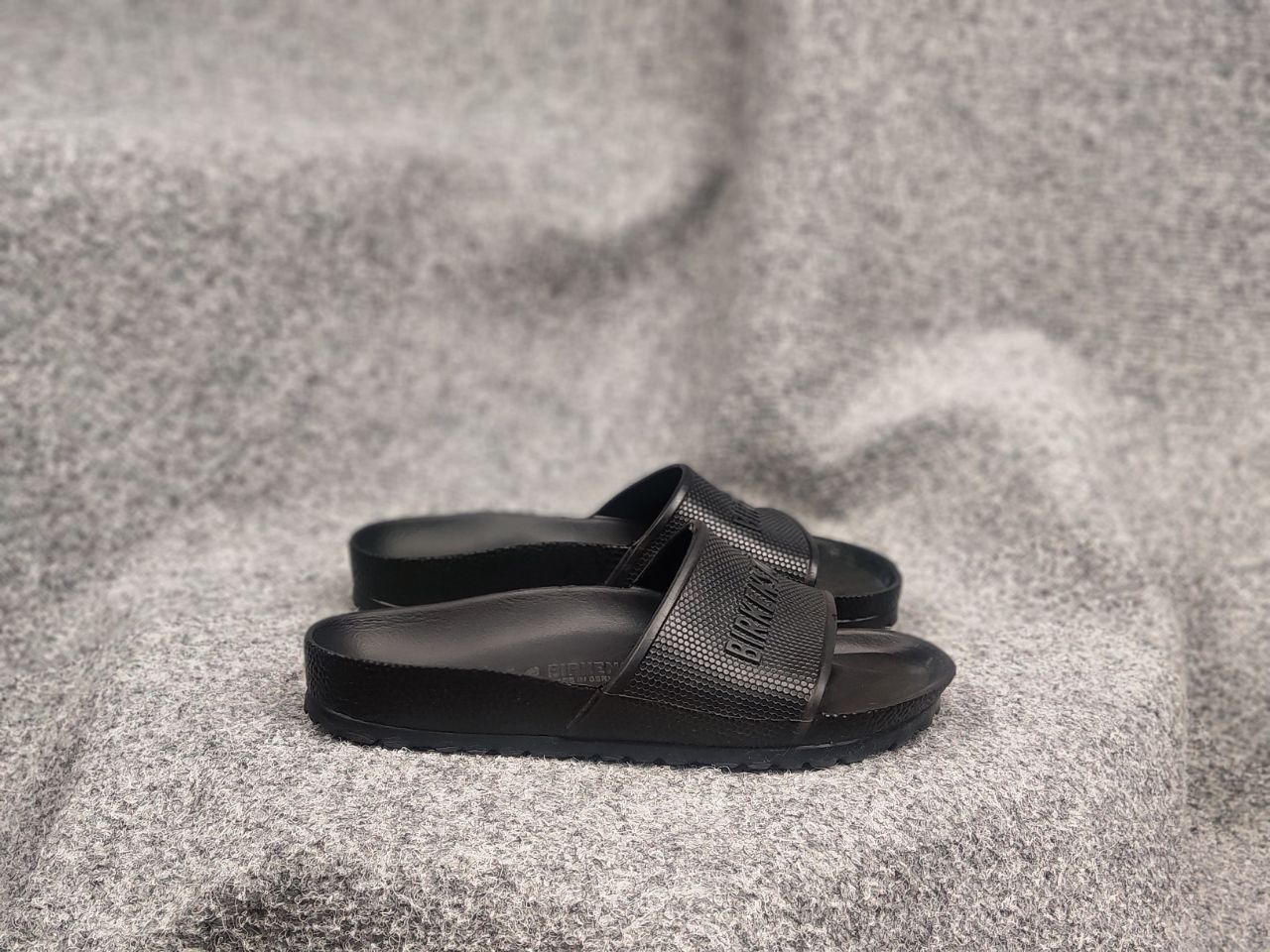 Birkenstock Birkenstock Barbados eva black sandals Slide Slip On Unisex Size US 7 / IT 37 - 1 Thumbnail