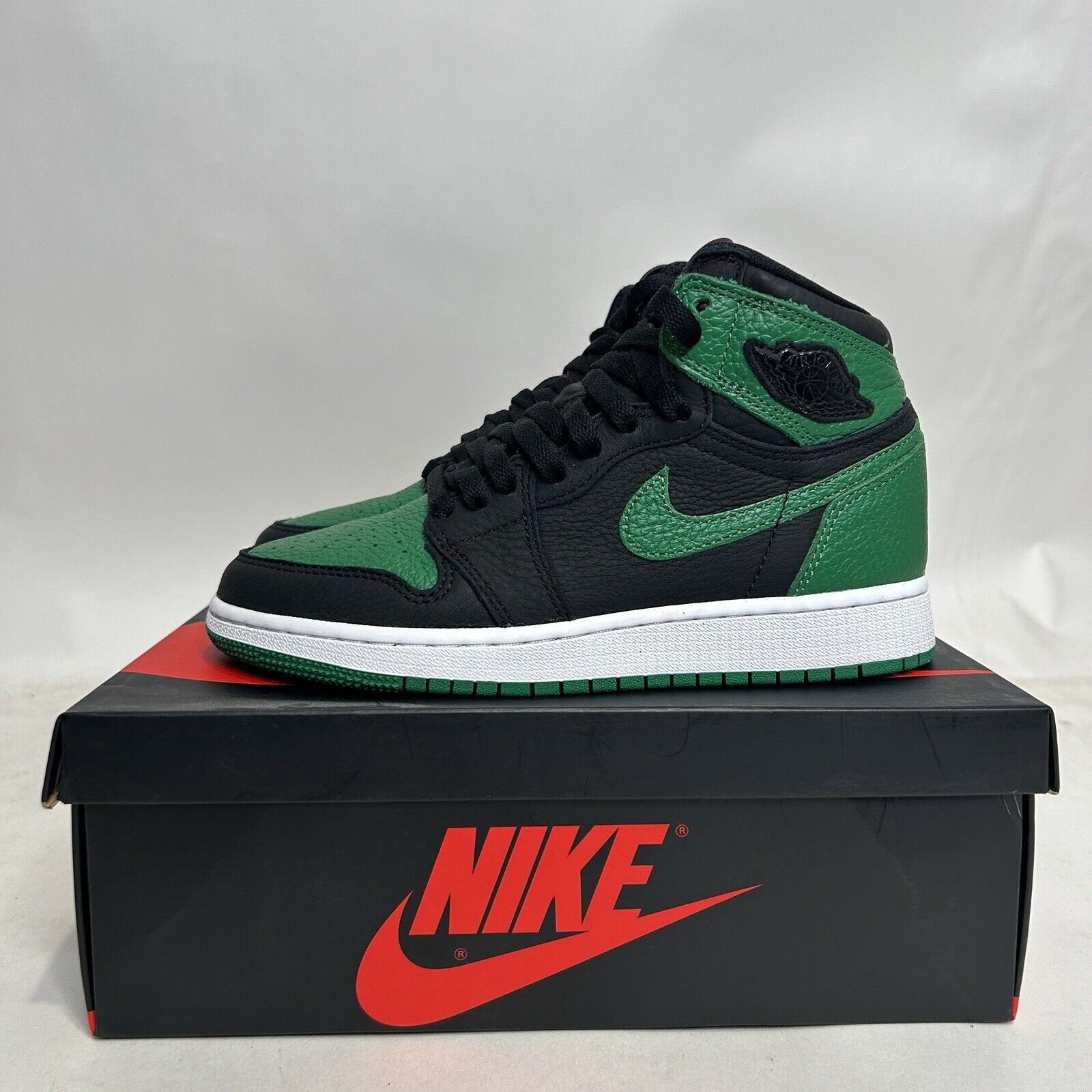Nike Nike Shoes Air Jordan 1 Retro High GS “Pine Green 2.0” 2024 Size US 5.5 / IT 35.5 - 6 Thumbnail