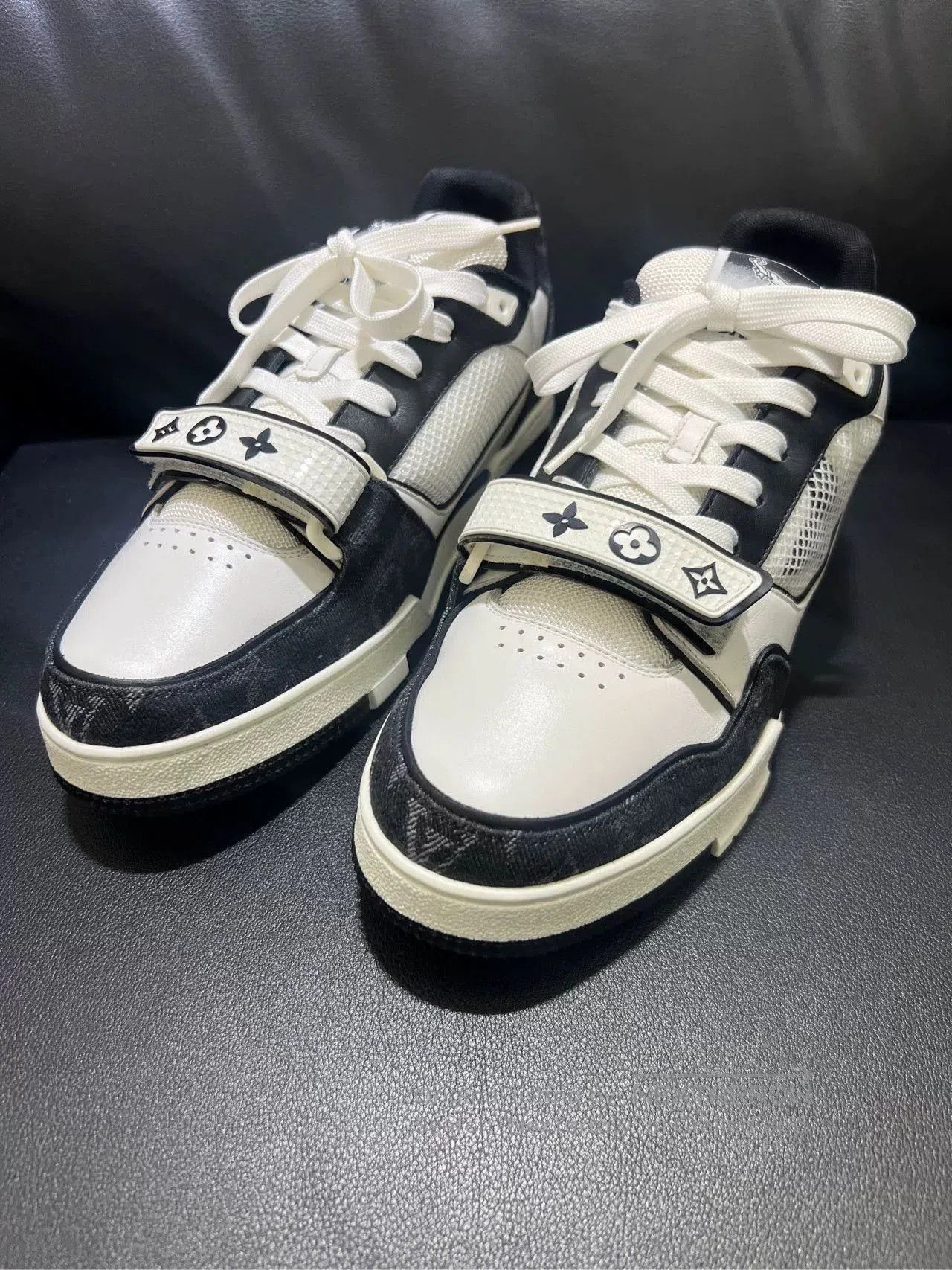 Louis Vuitton Louis Vuitton Trainer Black White. Size US 8 / EU 41 - 1 Thumbnail