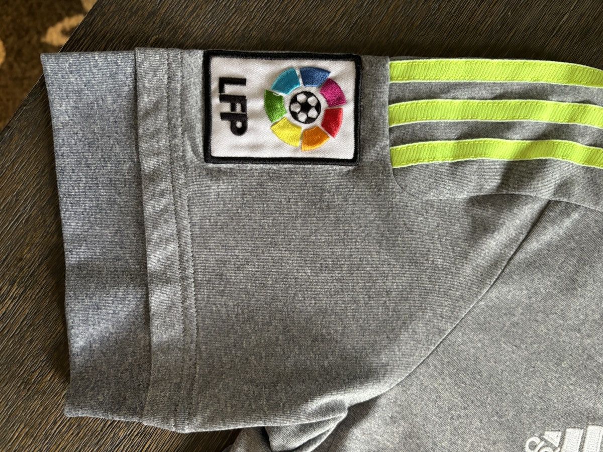 Adidas Sergio Ramos Real Madrid 15/16 Adidas Away Kit Size US S / EU 44-46 / 1 - 9 Thumbnail