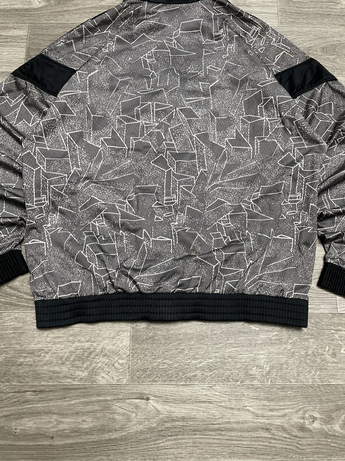 Umbro Vintage 90s Umbro Geometric Pattern Zip-Up Track Jacket Size US XL / EU 56 / 4 - 16 Thumbnail