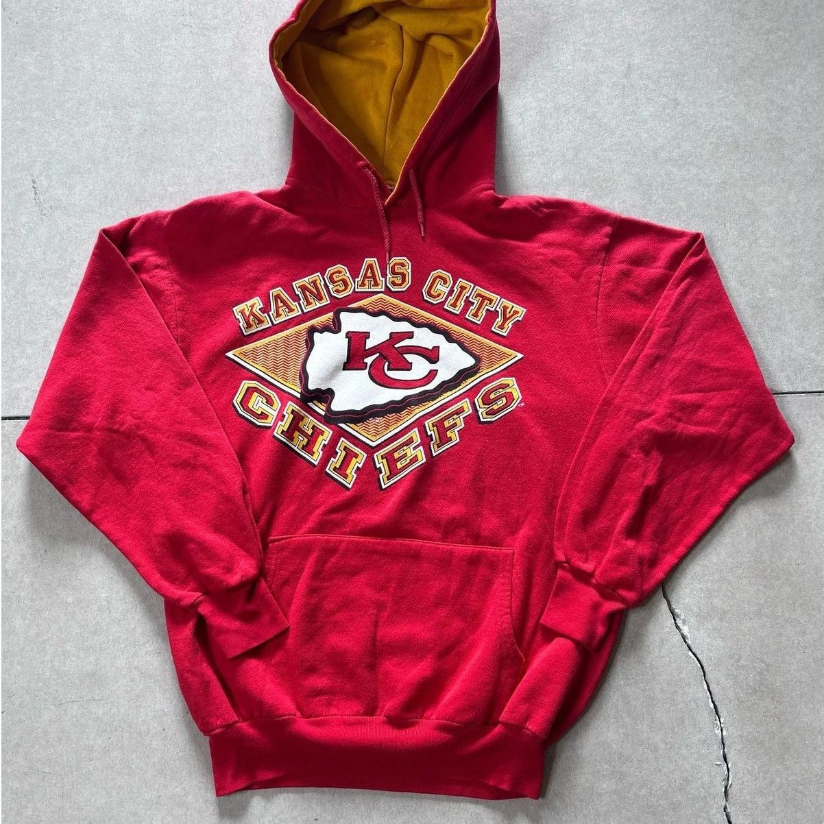 Vintage 90s Vintage Kansas City Chiefs Red Hoodie Size M Size US M / EU 48-50 / 2 - 1 Thumbnail