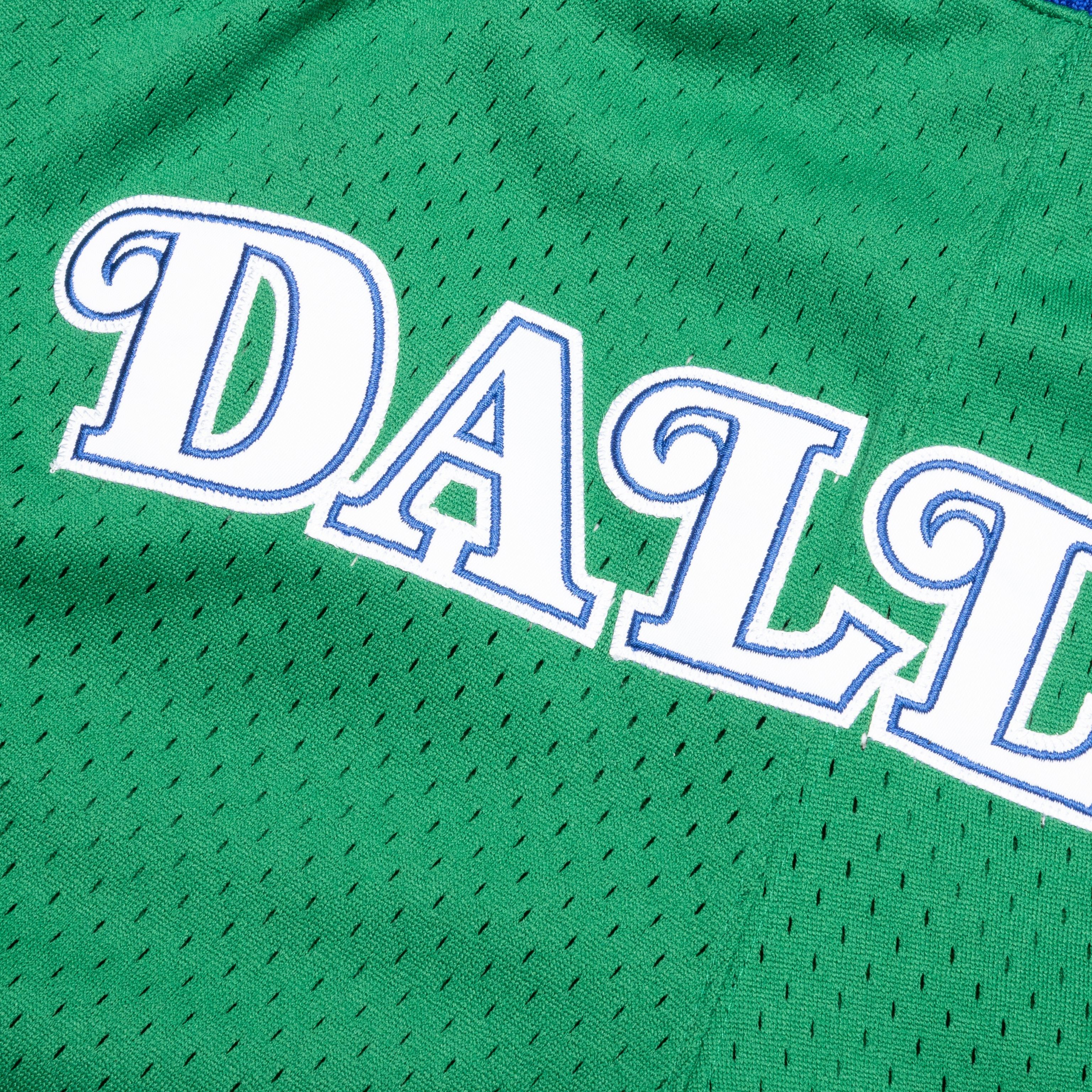 Just Don × Mitchell & Ness Dallas Mavericks 1981-82 NBA Just Don Mitchell & Ness Shorts Size US 32 / EU 48 - 8 Thumbnail