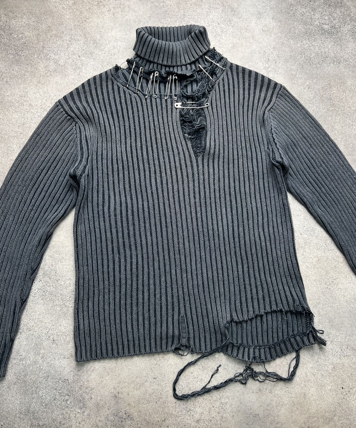 Dolce & Gabbana Dolce & Gabbana distressed chained knit sweater Size US L / EU 52-54 / 3 - 2 Thumbnail