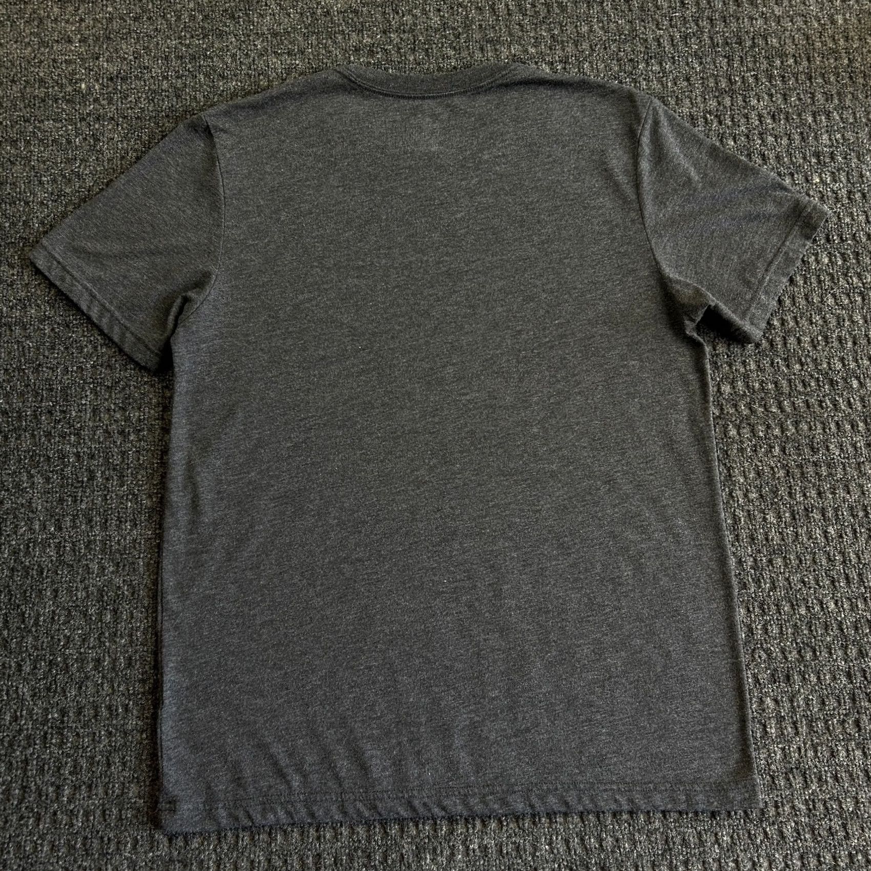 Nike Nike Dri-Fit T Shirt L Gray Triangle Mountains Abstract Ethereal Reflection Graphic Print Short Sleeve Crew Neck Mens Size US L / EU 52-54 / 3 - 5 Thumbnail