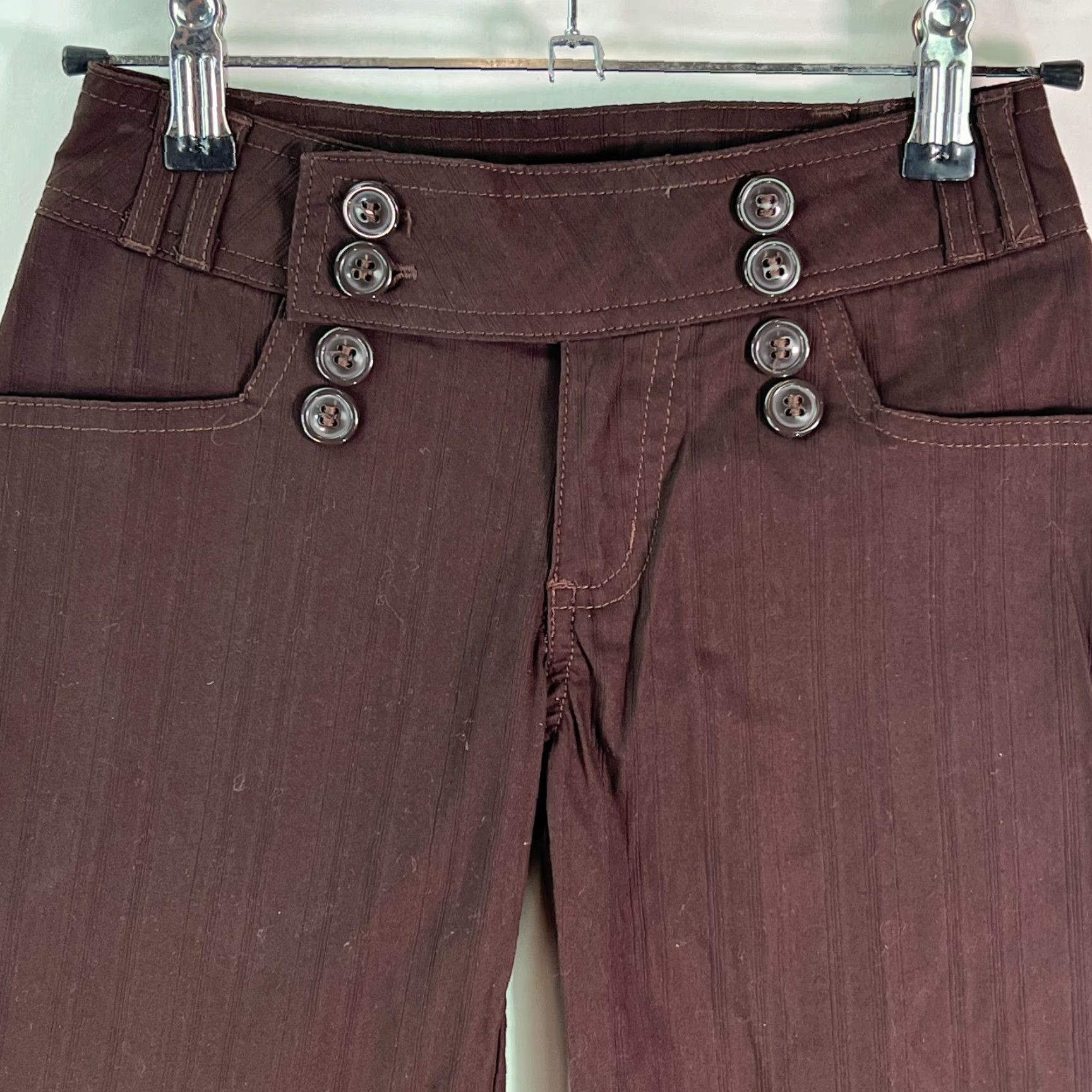 Vintage Takara Womens Capri Pants Regular Fit Brown 13 Inseam Cuffed Hem Zip Pockets Belt Loops 22x13 7 Cotton Spandex Size 28" / US 6 / IT 42 - 3 Thumbnail