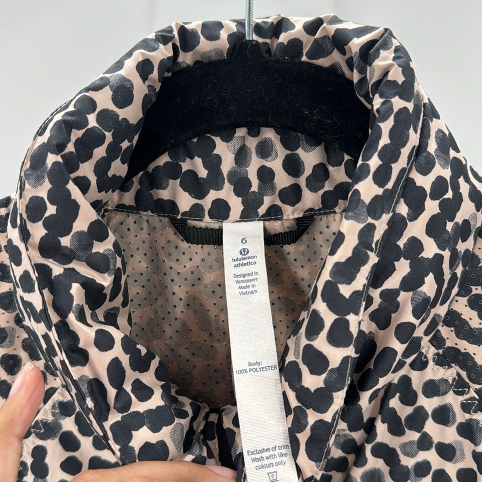 Lululemon outlets Pack-It-Vest Animal Print Size 8