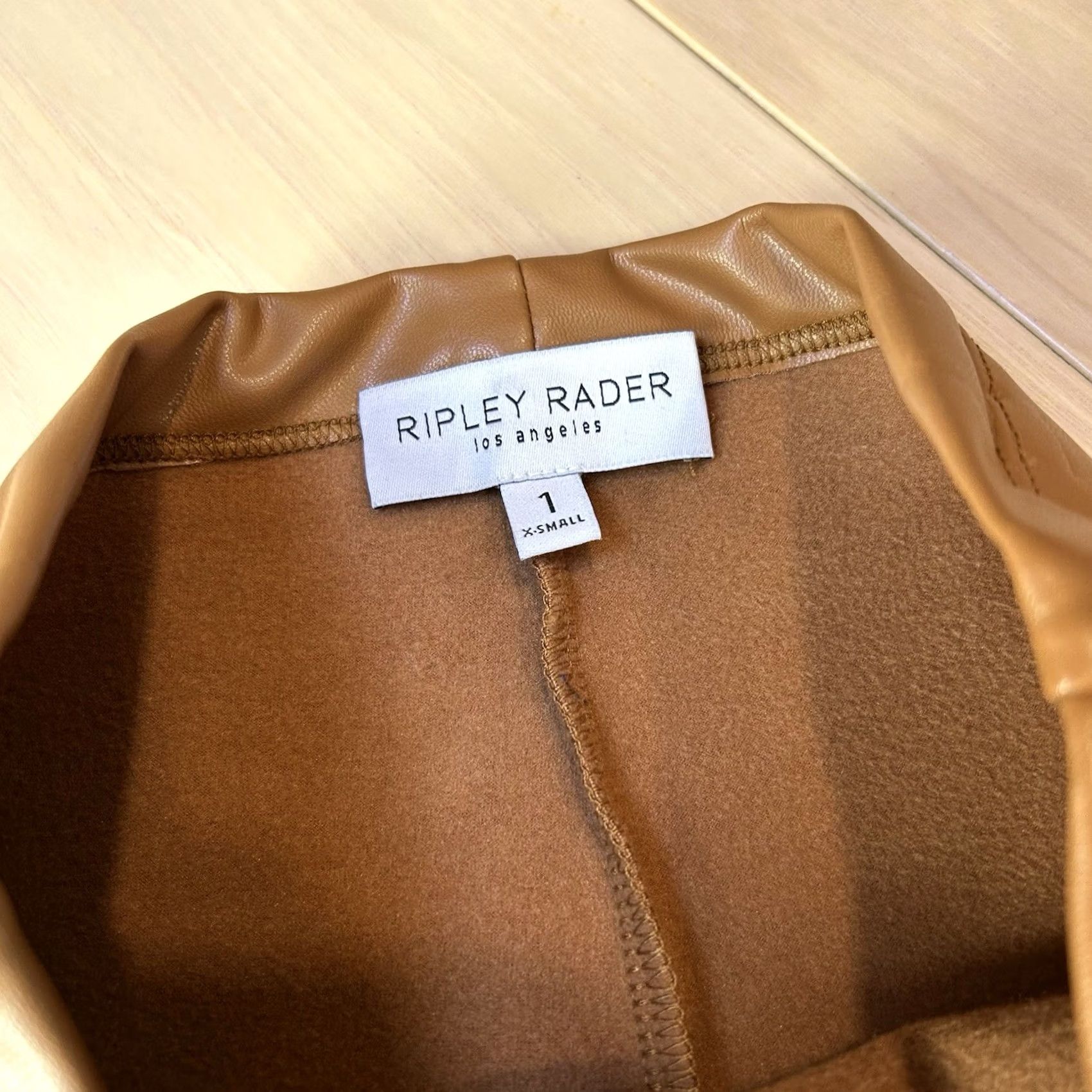 Vintage Ripley Rader Vegan Leather Culottes Cropped Wide-Leg Pant Women’s XS Tan Logo Stretch Elastic Waist Size 26" / US 2 / IT 38 - 4 Thumbnail