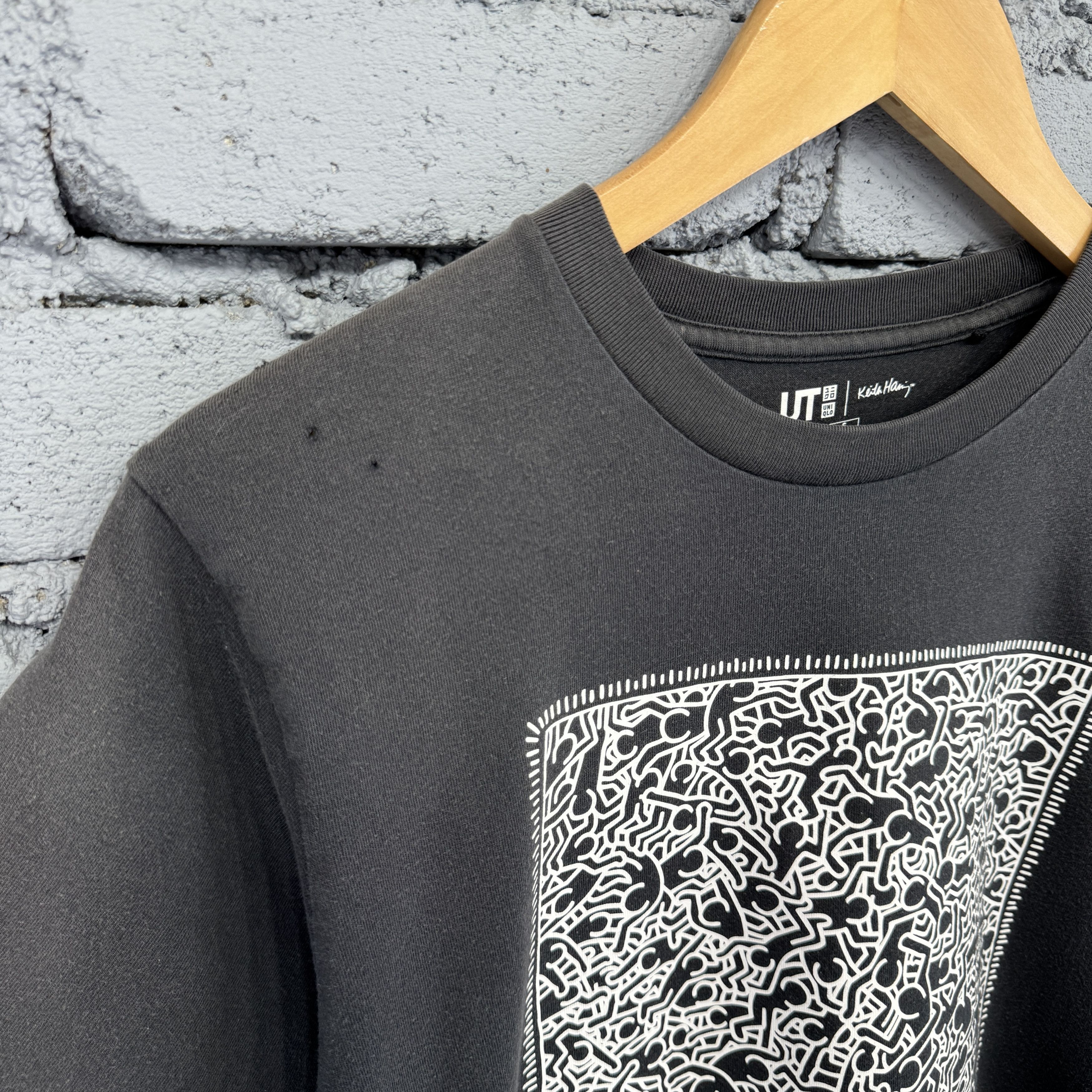 Keith Haring Uniqlo x Keith Haring Tee Abstract Designer Sunfaded T-Shirt Size US S / EU 44-46 / 1 - 5 Thumbnail