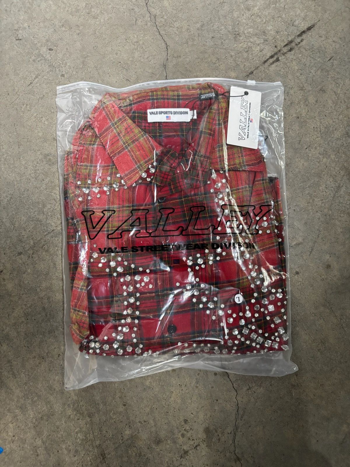 Vale Vale Forever Haze Flannel 'Red' Size US L / EU 52-54 / 3 - 8 Thumbnail