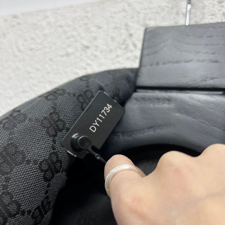 Balenciaga Balenciaga size M Presbyopia full printed down vest black Size S / US 4 / IT 40 - 7 Thumbnail
