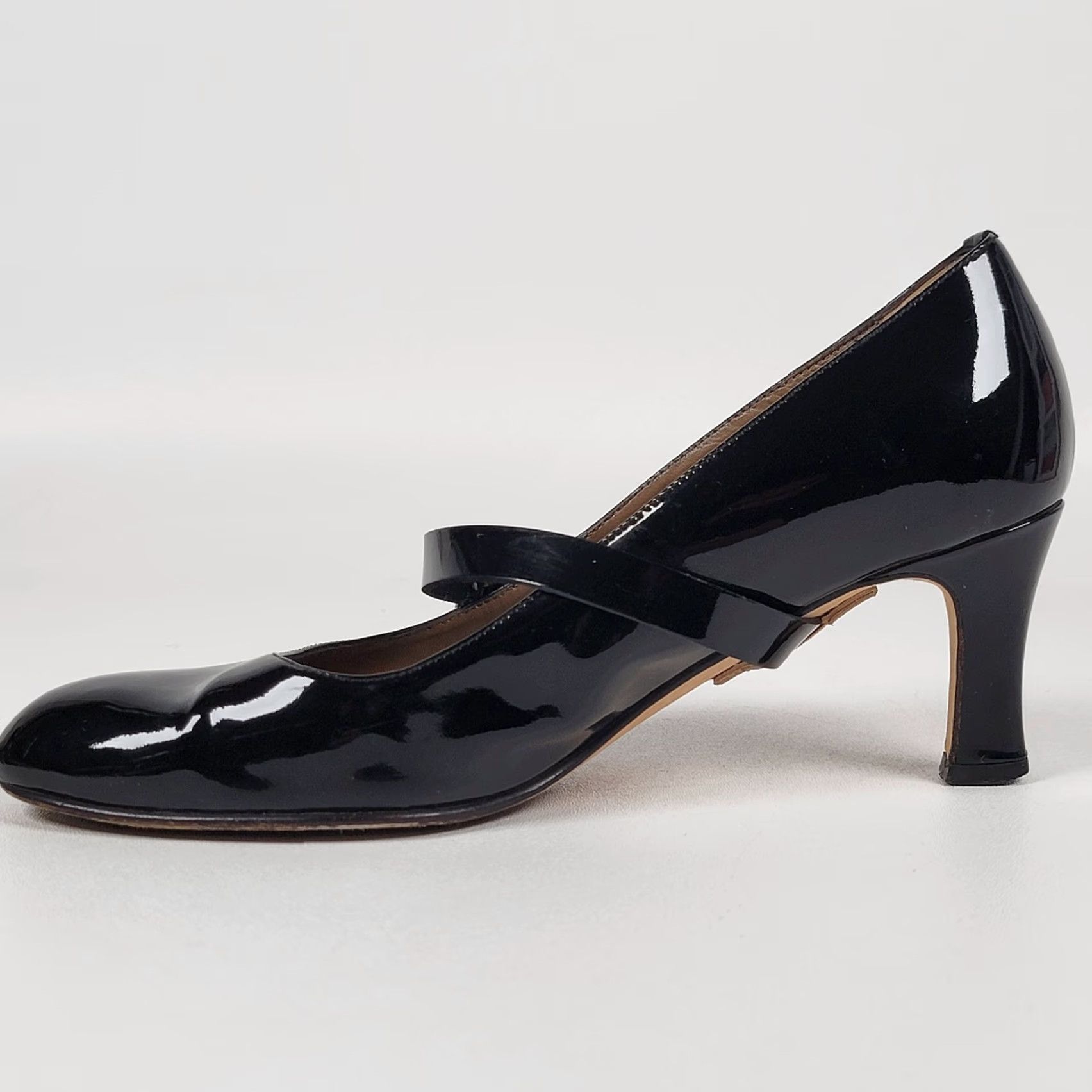 Vintage Anyi Lu Black Patent Leather Buckle Strap Pumps 9 Italy Women's Pump Kitten Heel Formal Party/Cocktail Casual Shoes Size US 9 / IT 39 - 7 Thumbnail