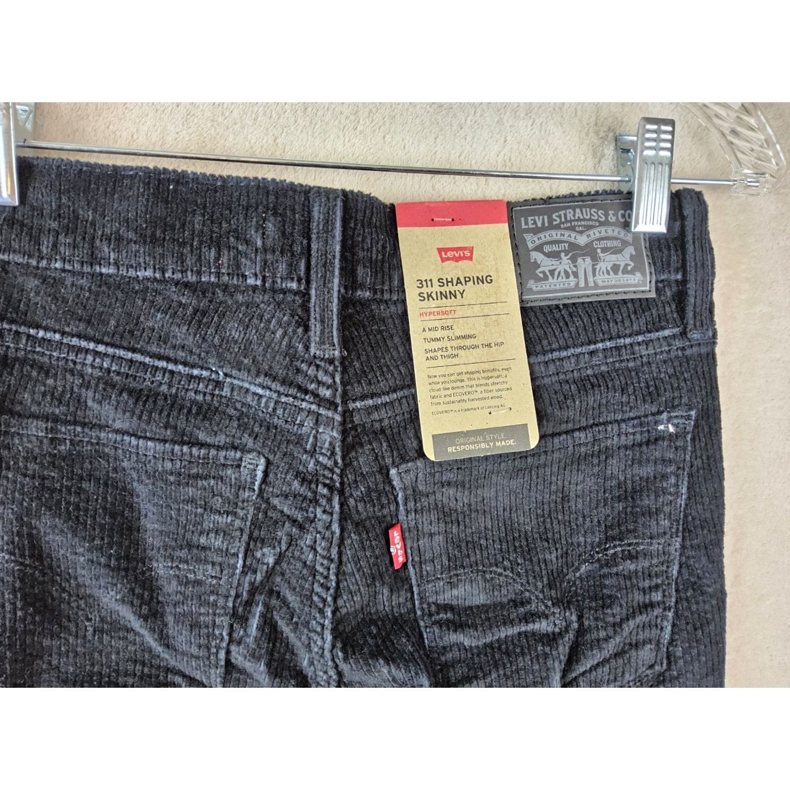 Levi's Levi's Women's 311 Shaping Skinny Corduroy Pants Black Size 26x30 Size 26" / US 2 / IT 38 - 4 Thumbnail