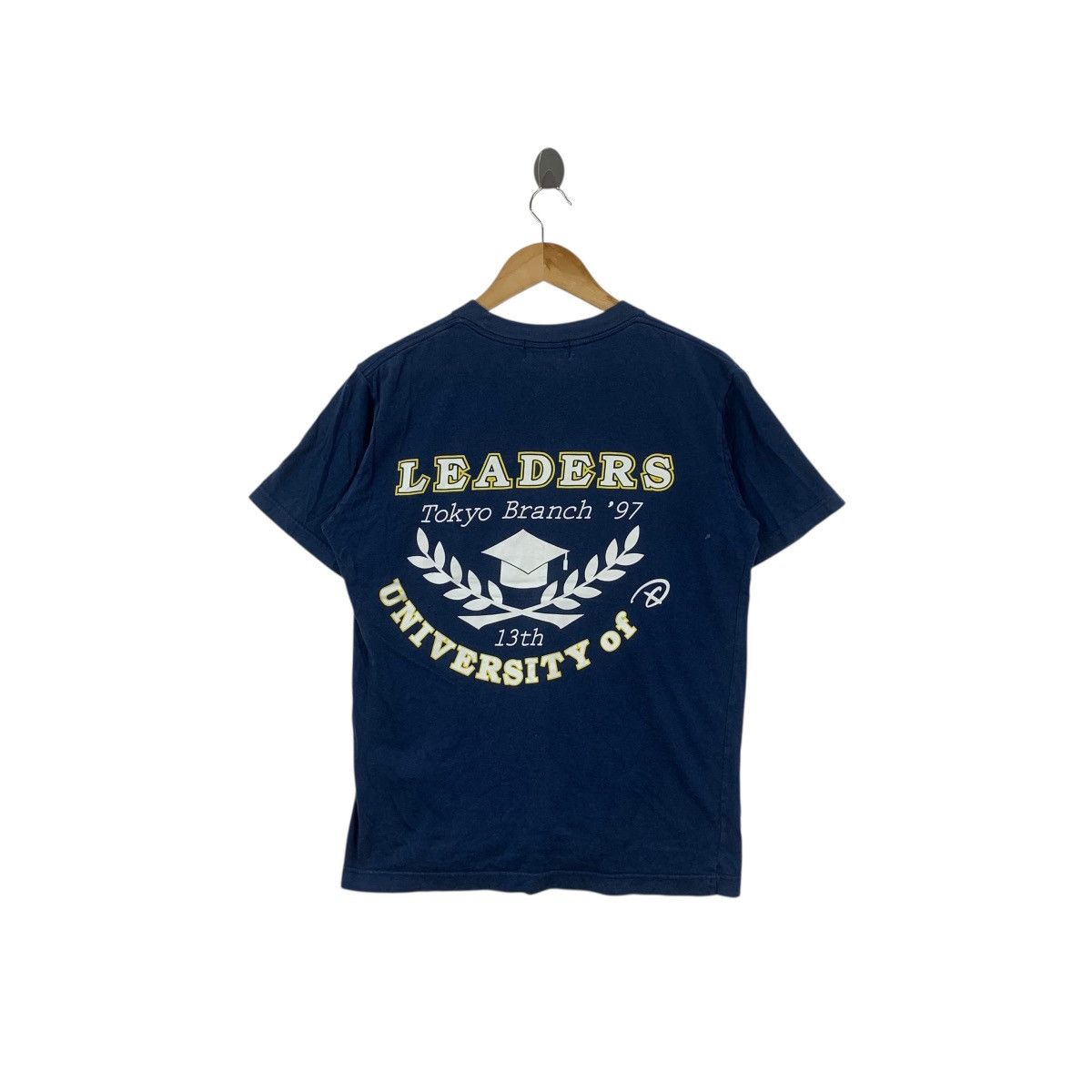Vintage Vintage 1997 TOKYO UNIVERSITY LEADERS Branch Tee Shirt Top Size M / US 6-8 / IT 42-44 - 1 Thumbnail