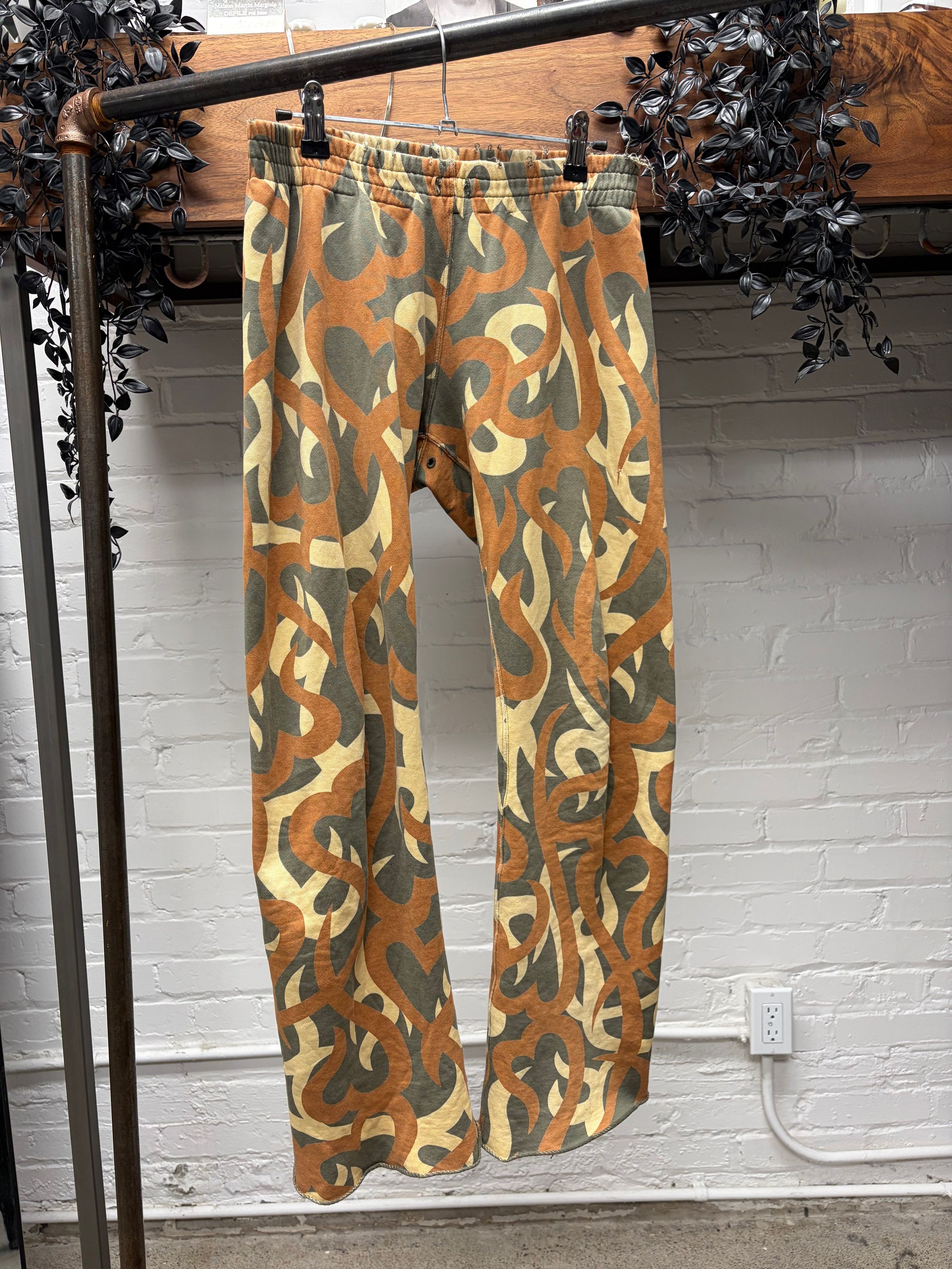 Number (N)ine AW2004 Number (N)ine ‘Crying Hearts’ Tribal Print Sweatpants Size US 28 / EU 44 - 1 Thumbnail