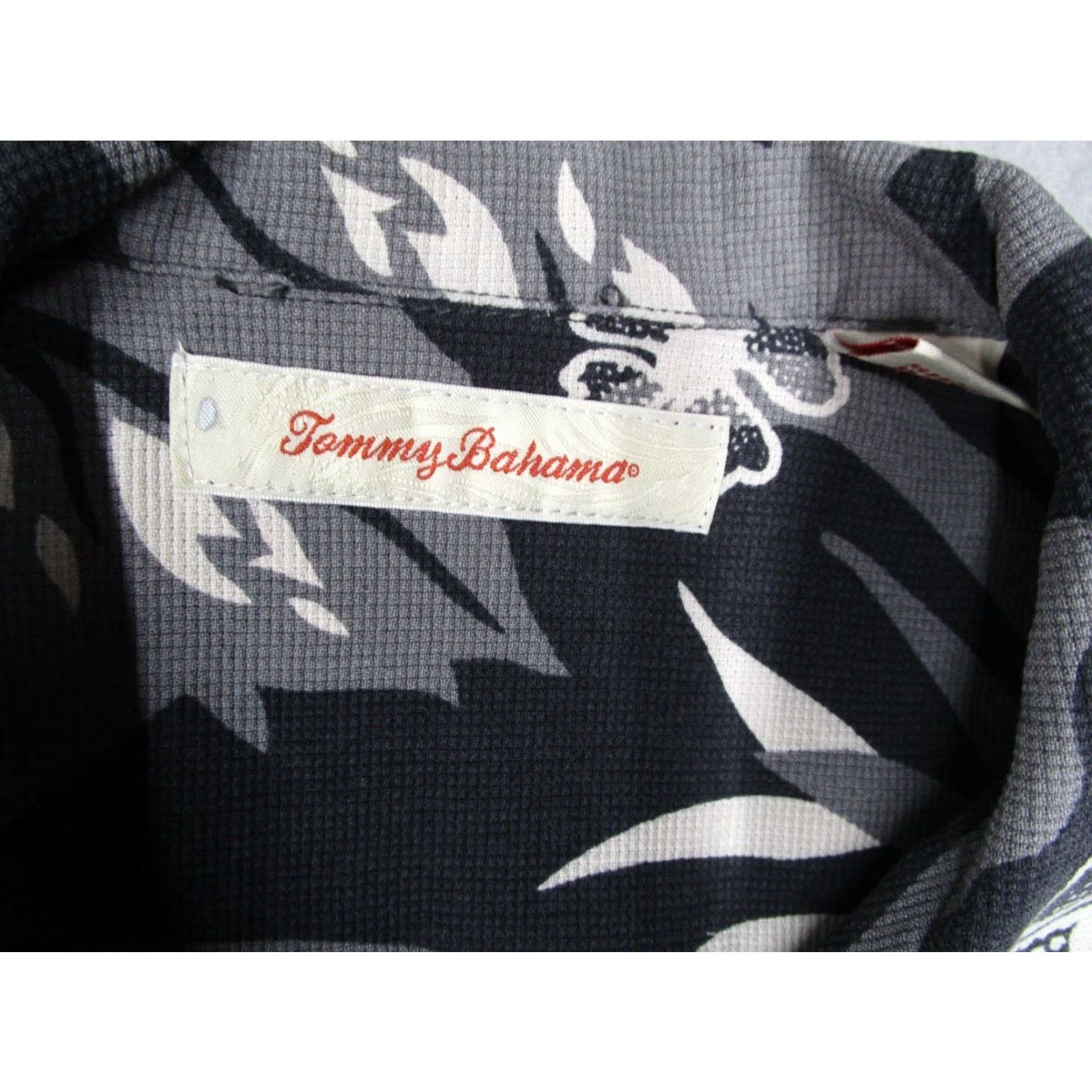 Tommy Bahama VINTAGE Tommy Bahama Men’s Shirt Large Gray Silk Short Sleeve Hawaiian Floral Casual Size US L / EU 52-54 / 3 - 3 Thumbnail