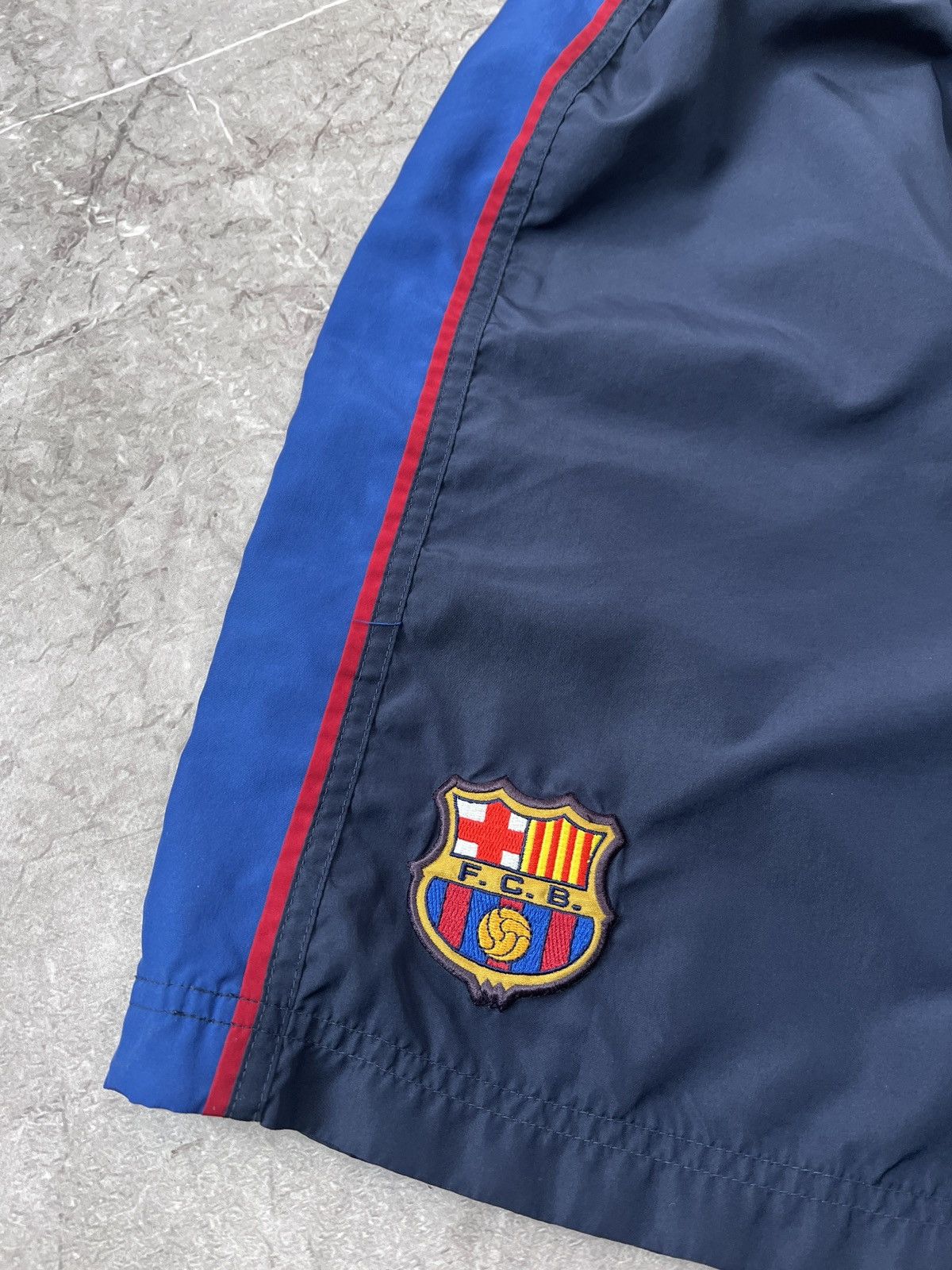Nike Vintage Nike Fc Barcelona old school retro shorts Y2K Size US 36 / EU 52 - 5 Thumbnail