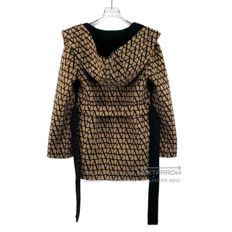 Valentino Valentino The logo is full of printed sheep wool reversibl Size M / US 6-8 / IT 42-44 - 2 Thumbnail