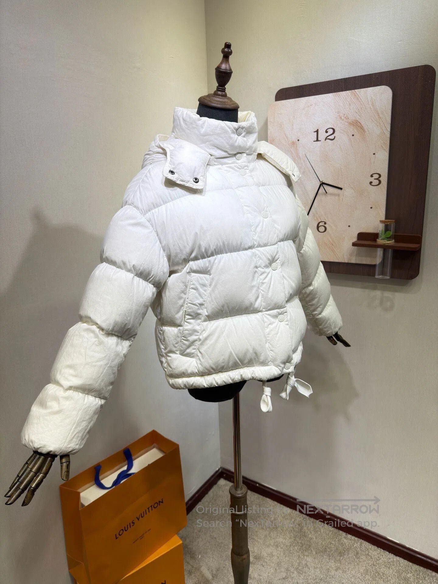 Moncler Women's White Hooded Down Jacket. Size XS / US 0-2 / IT 36-38 - 3 Thumbnail