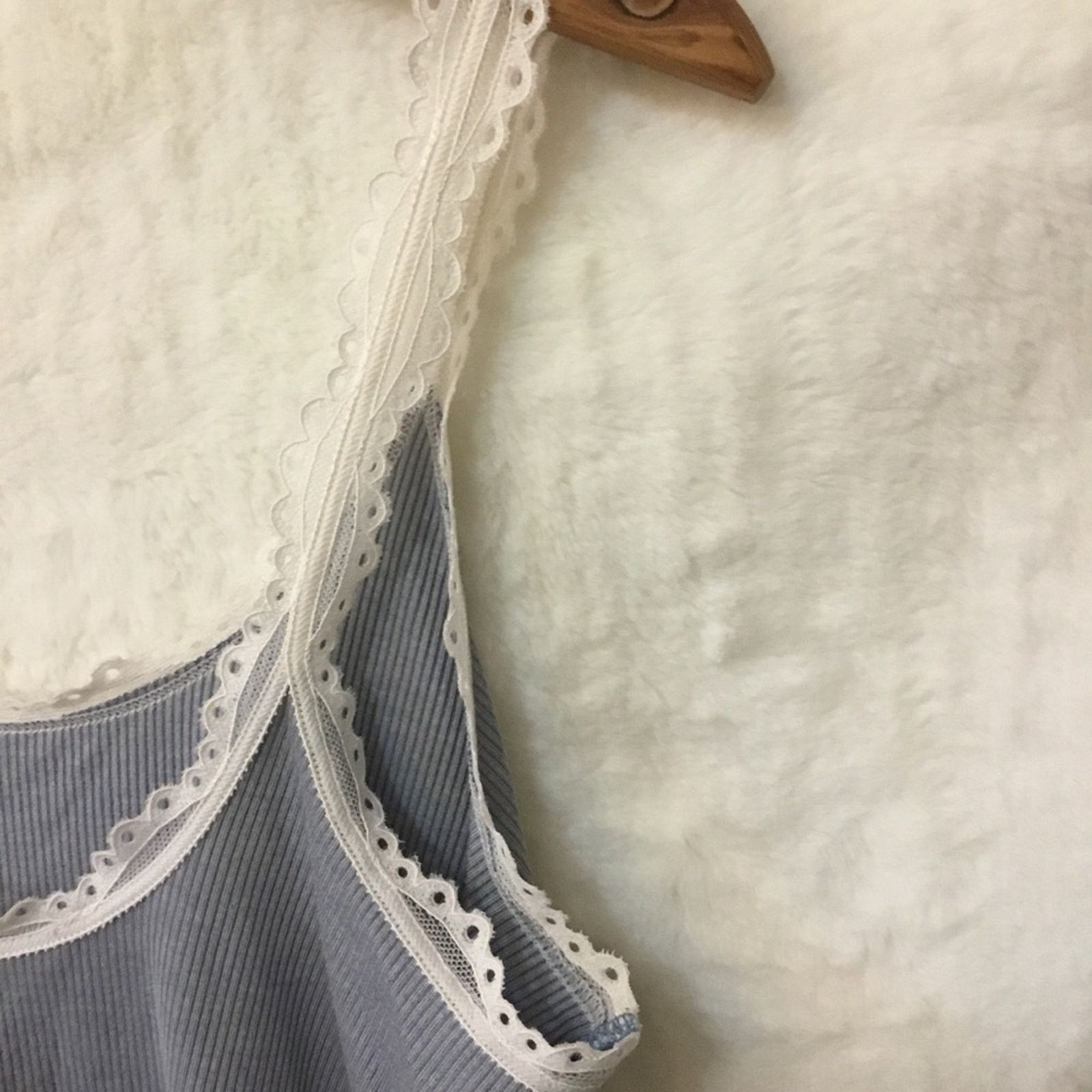 Victoria's Secret Victoria's Secret Gray and White Lace Tank Size XS / US 0-2 / IT 36-38 - 7 Thumbnail