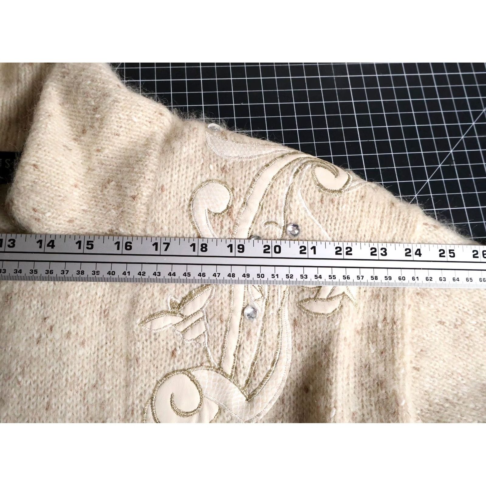 Vintage VINTAGE IB Diffusion Cardigan Sweater Women's Large Beige Beaded Wool Mohair Blend Heavyweight 90s Size L / US 10 / IT 46 - 7 Thumbnail