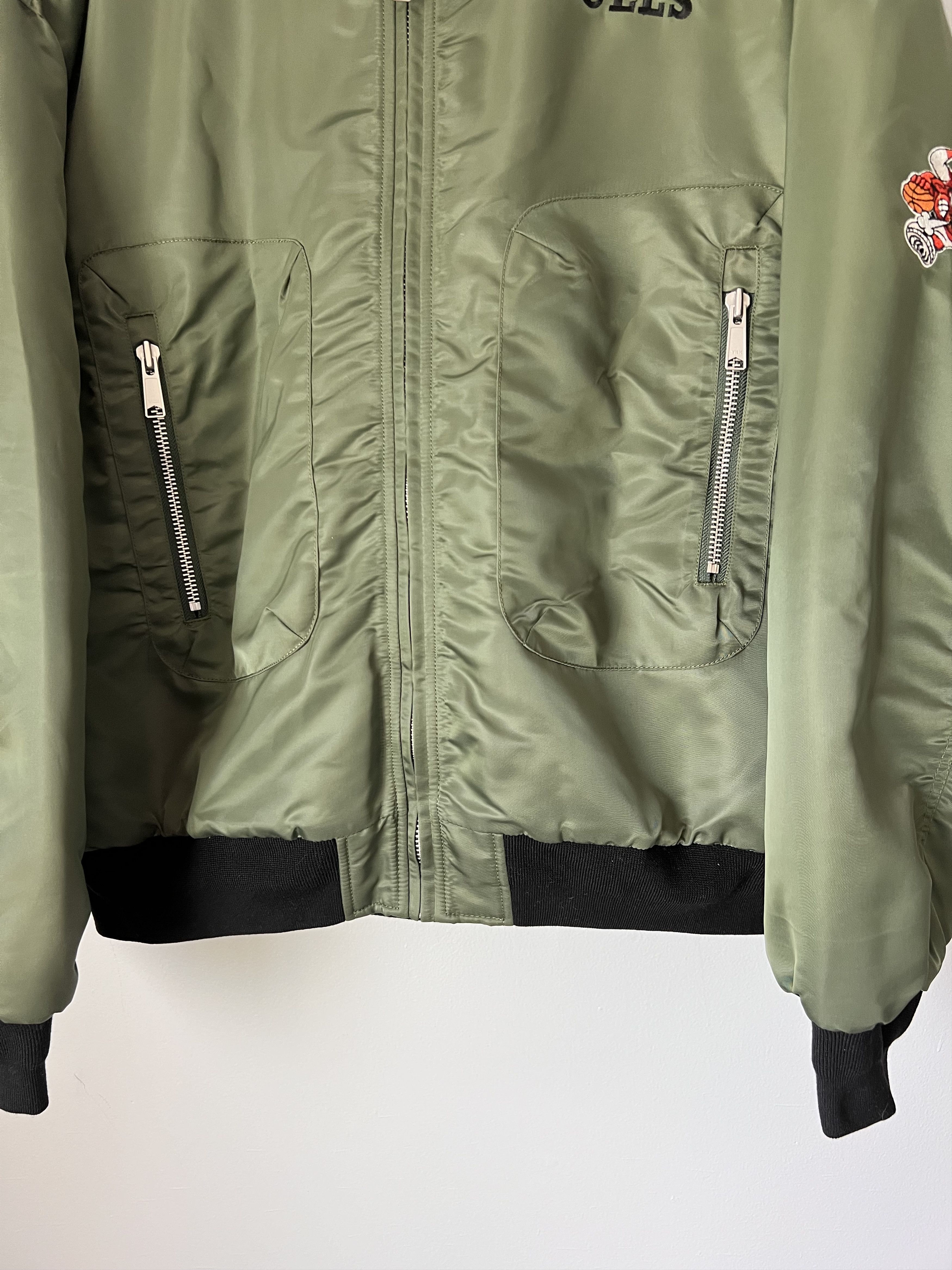 Brain Dead Brain Dead Chicago Bulls Flight Jacket in Olive Green Size US XL / EU 56 / 4 - 5 Thumbnail